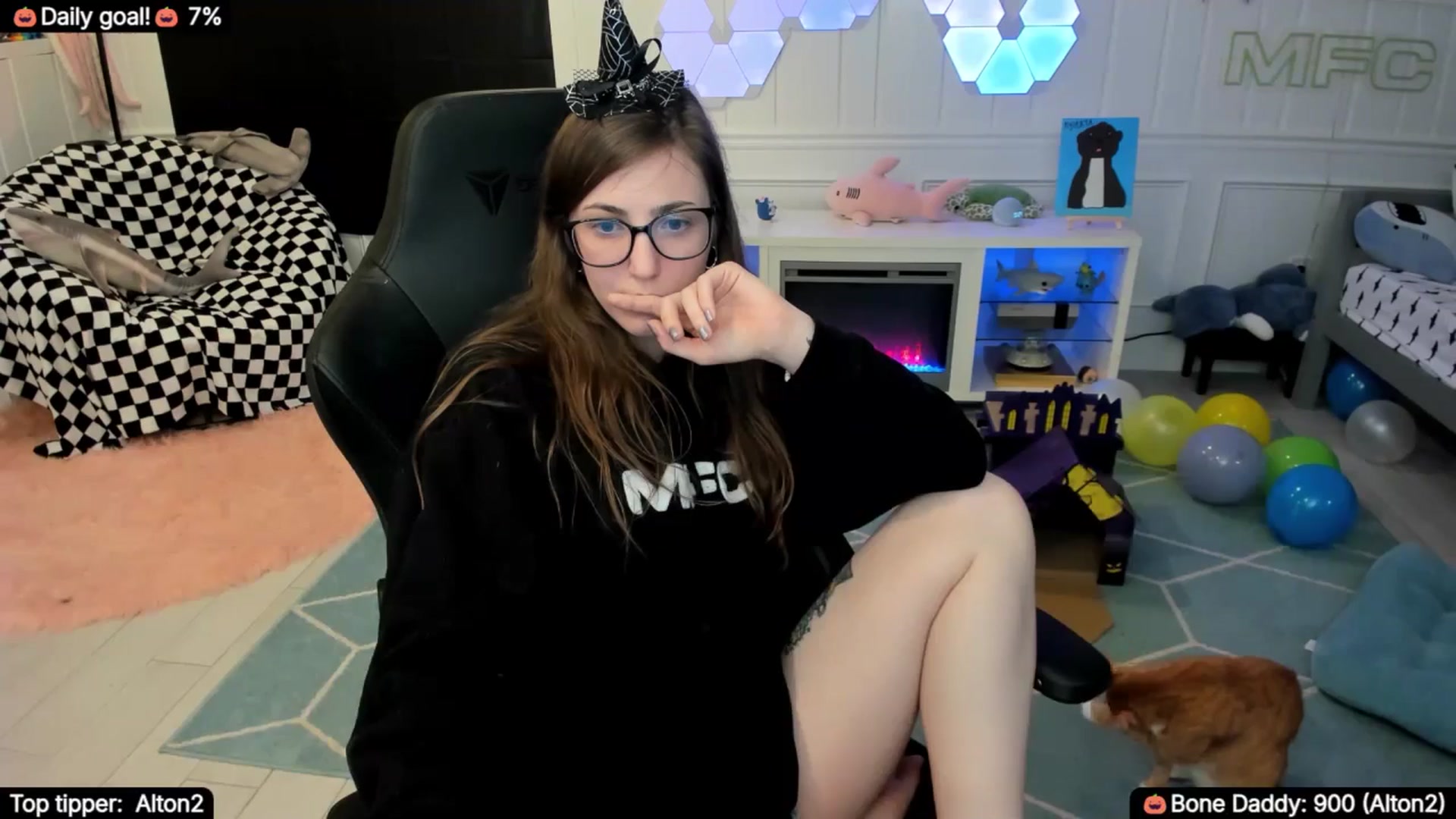 Gallery image thumbnail from TheSharkQueen's myfreecams stream on, 10/01/2025, 09:32 image 20 of 20
