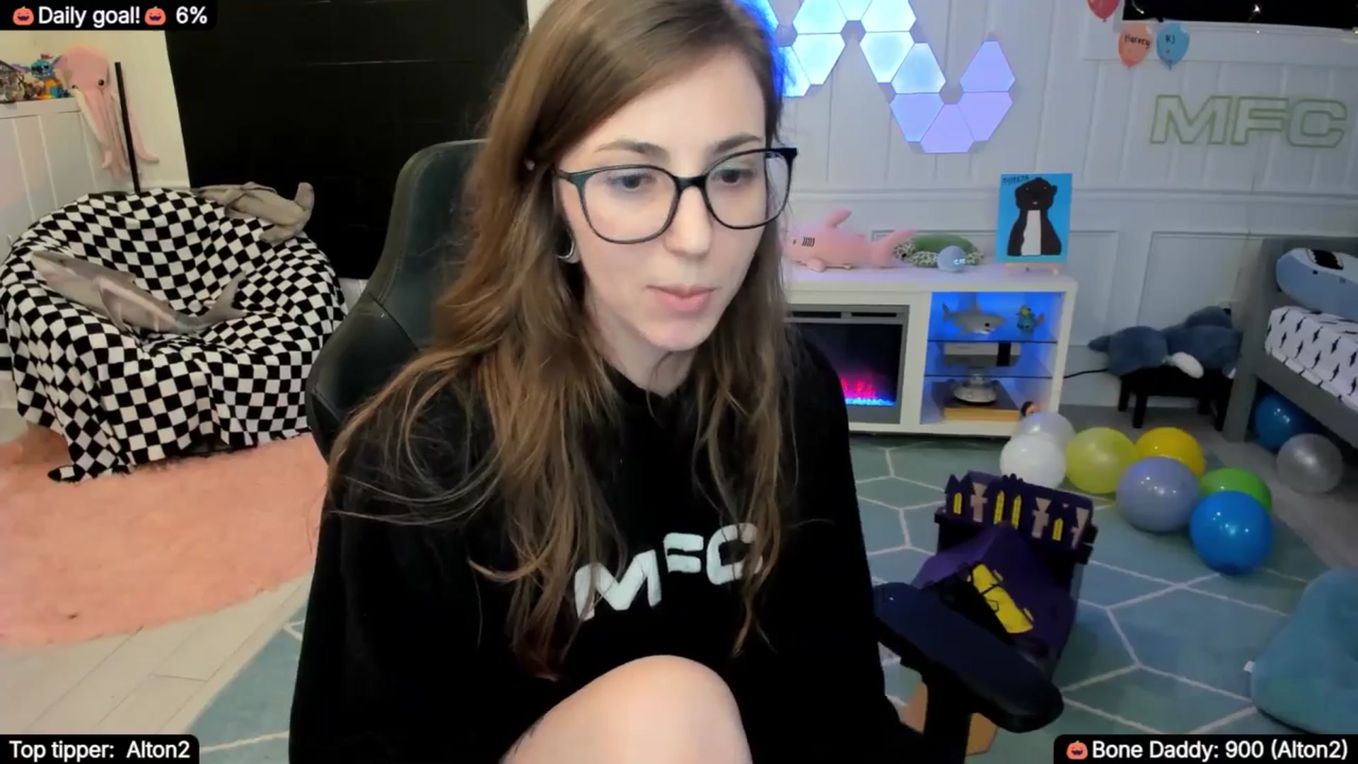 Gallery image thumbnail from TheSharkQueen's myfreecams stream on, 10/01/2025, 09:32 image 6 of 20