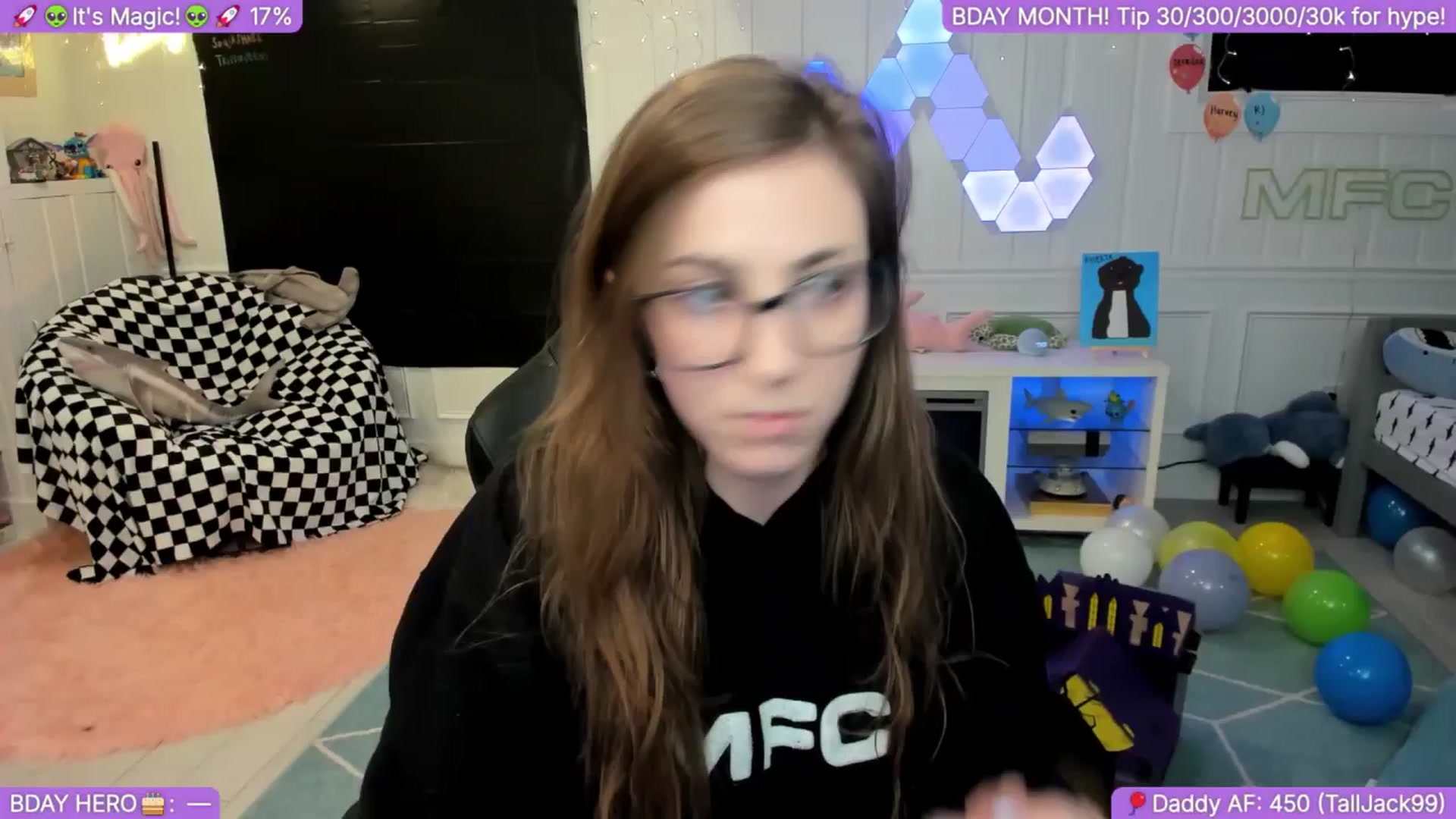 Gallery image thumbnail from TheSharkQueen's myfreecams stream on, 10/01/2025, 09:32 image 1 of 20