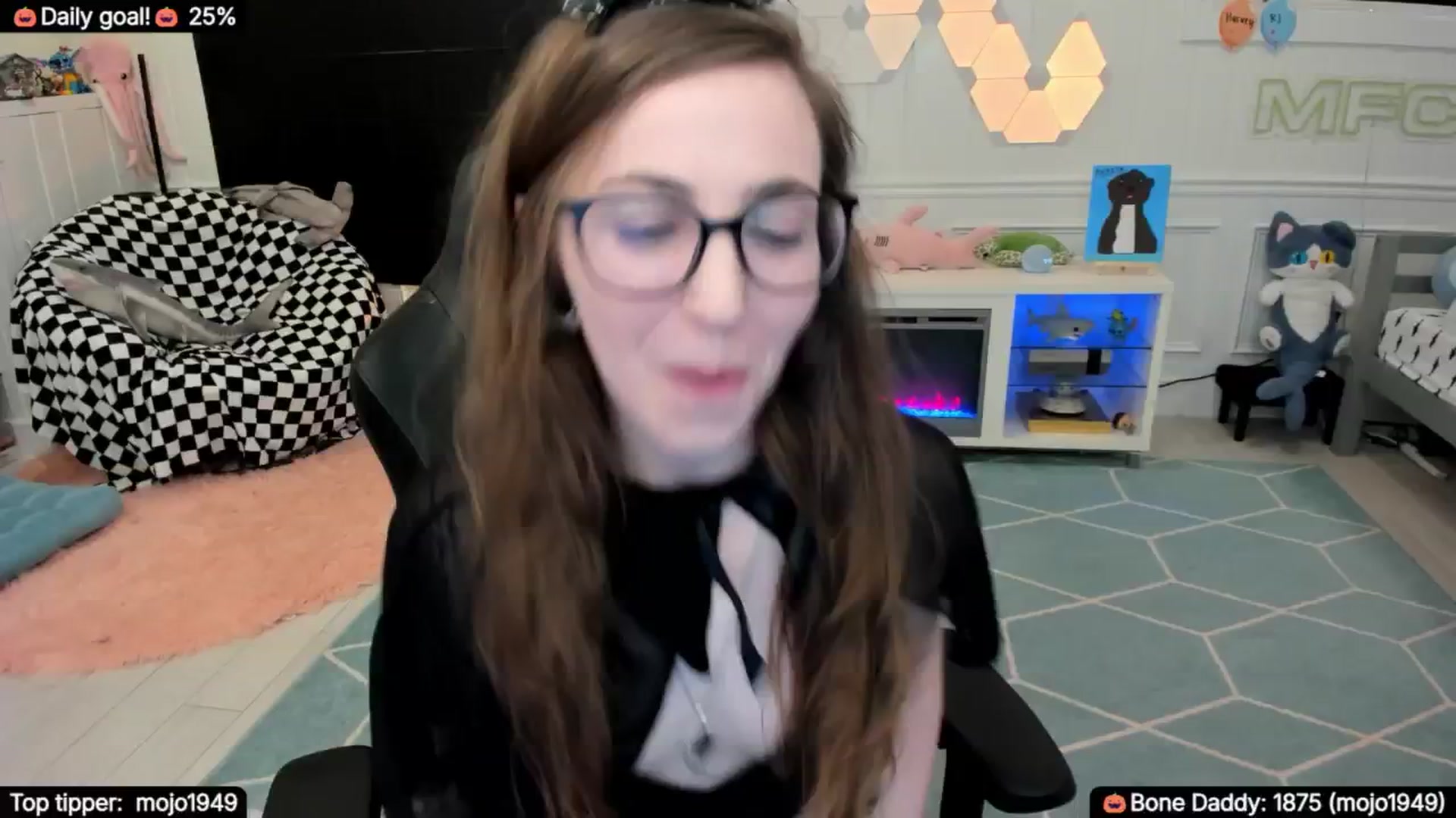 Gallery image thumbnail from TheSharkQueen's myfreecams stream on, 10/04/2025, 03:42 image 3 of 20