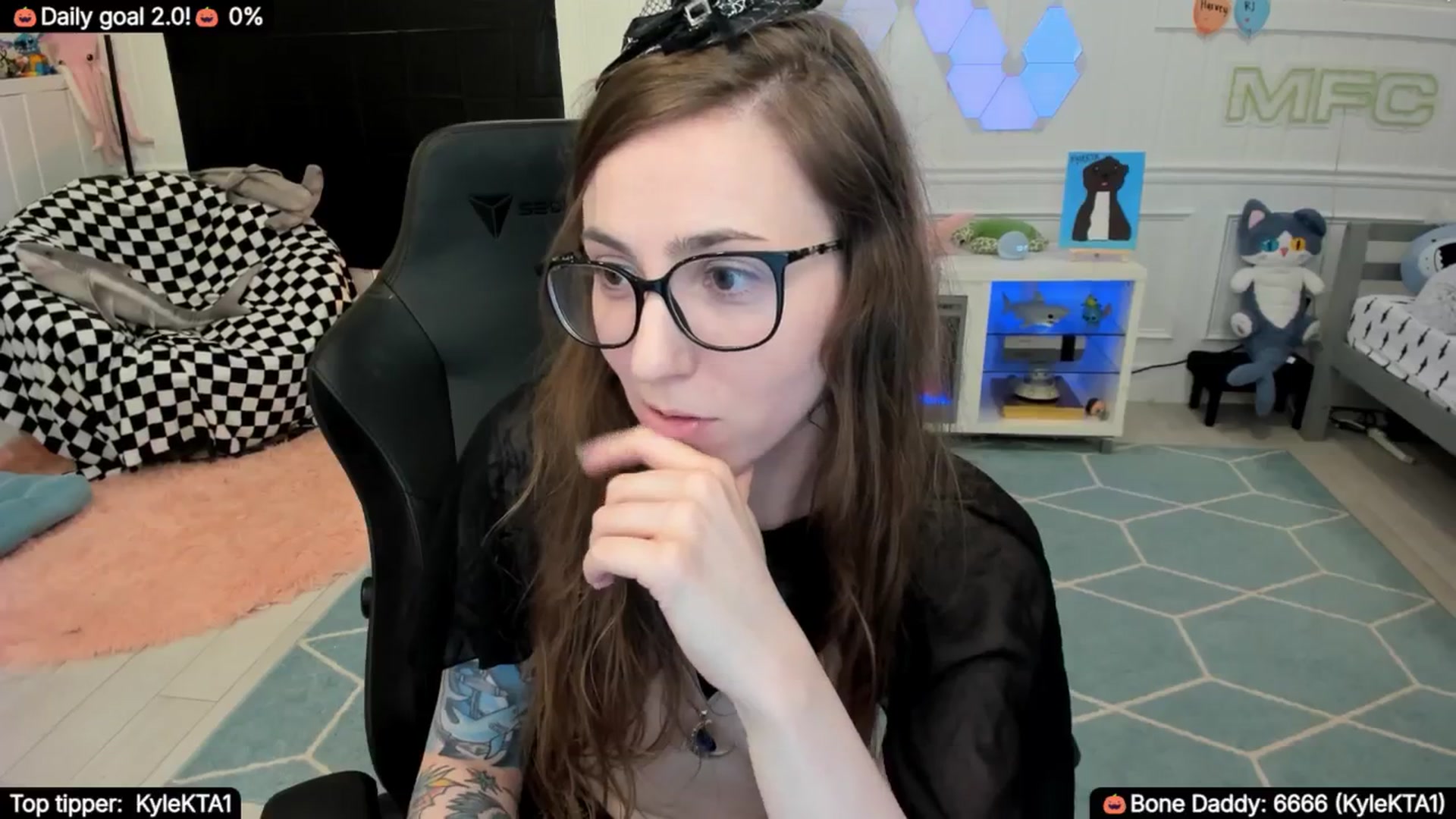 Gallery image thumbnail from TheSharkQueen's myfreecams stream on, 10/04/2025, 03:42 image 10 of 20