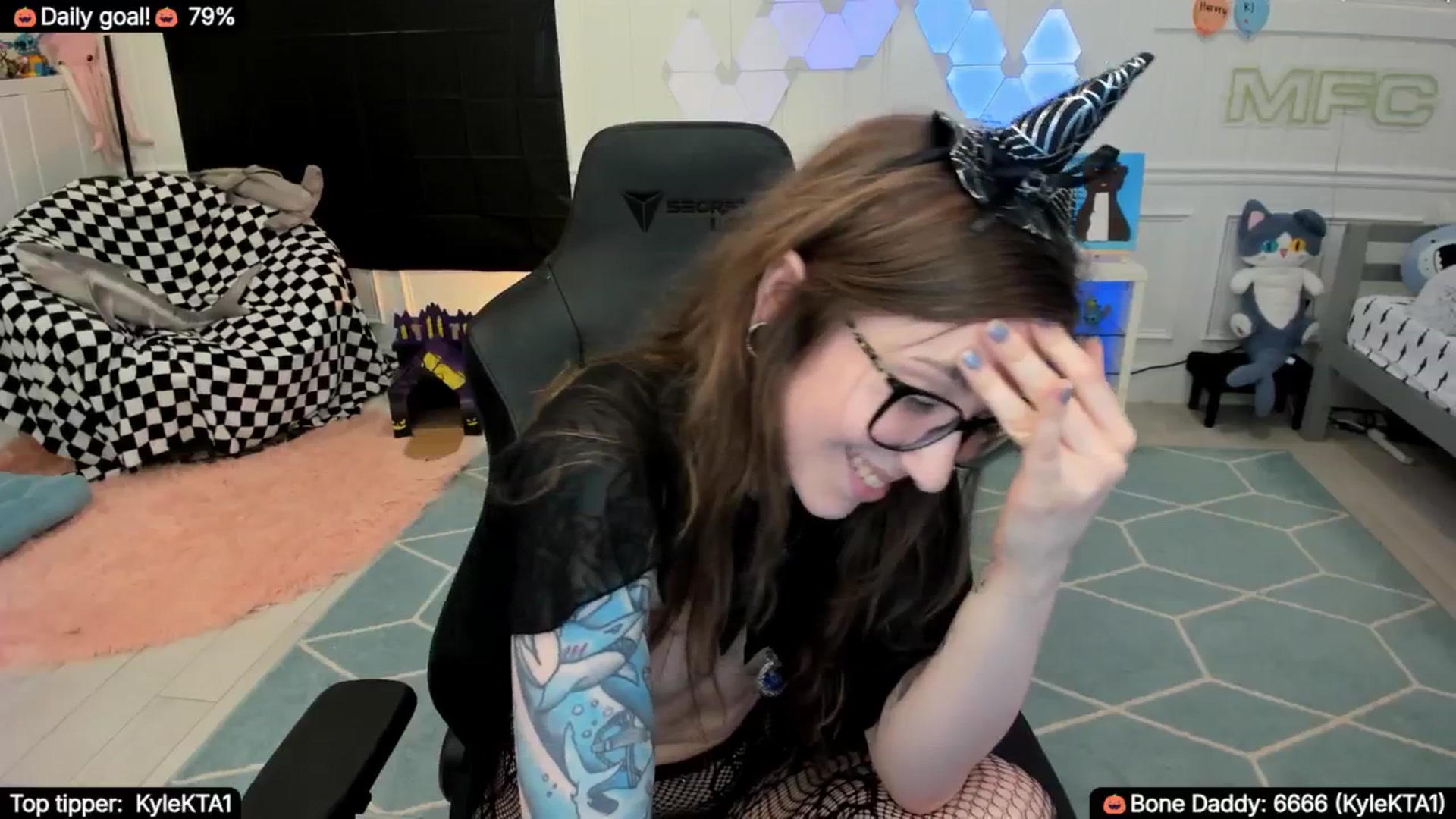 Gallery image thumbnail from TheSharkQueen's myfreecams stream on, 10/04/2025, 03:42 image 9 of 20
