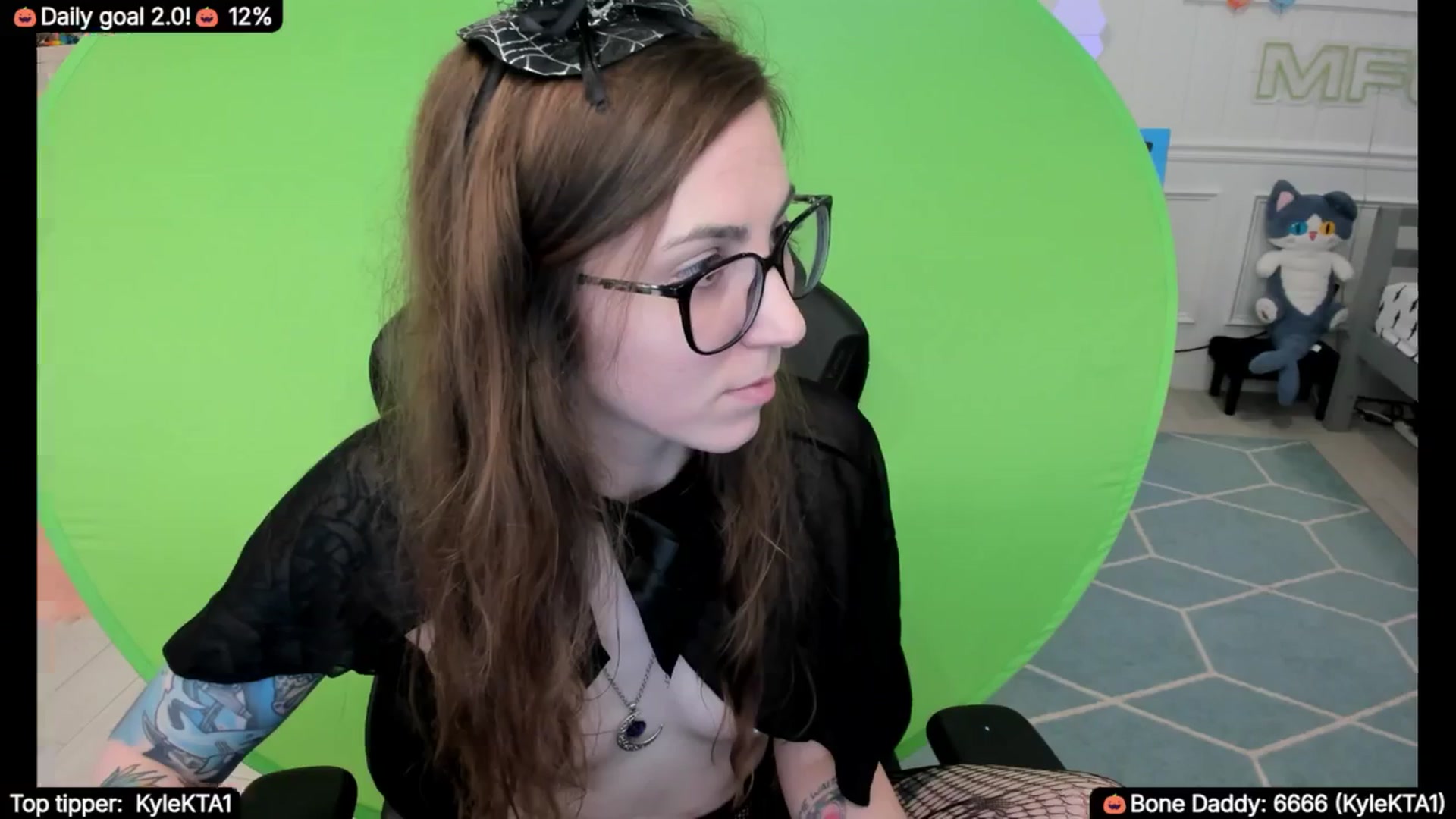 Gallery image thumbnail from TheSharkQueen's myfreecams stream on, 10/04/2025, 03:42 image 16 of 20