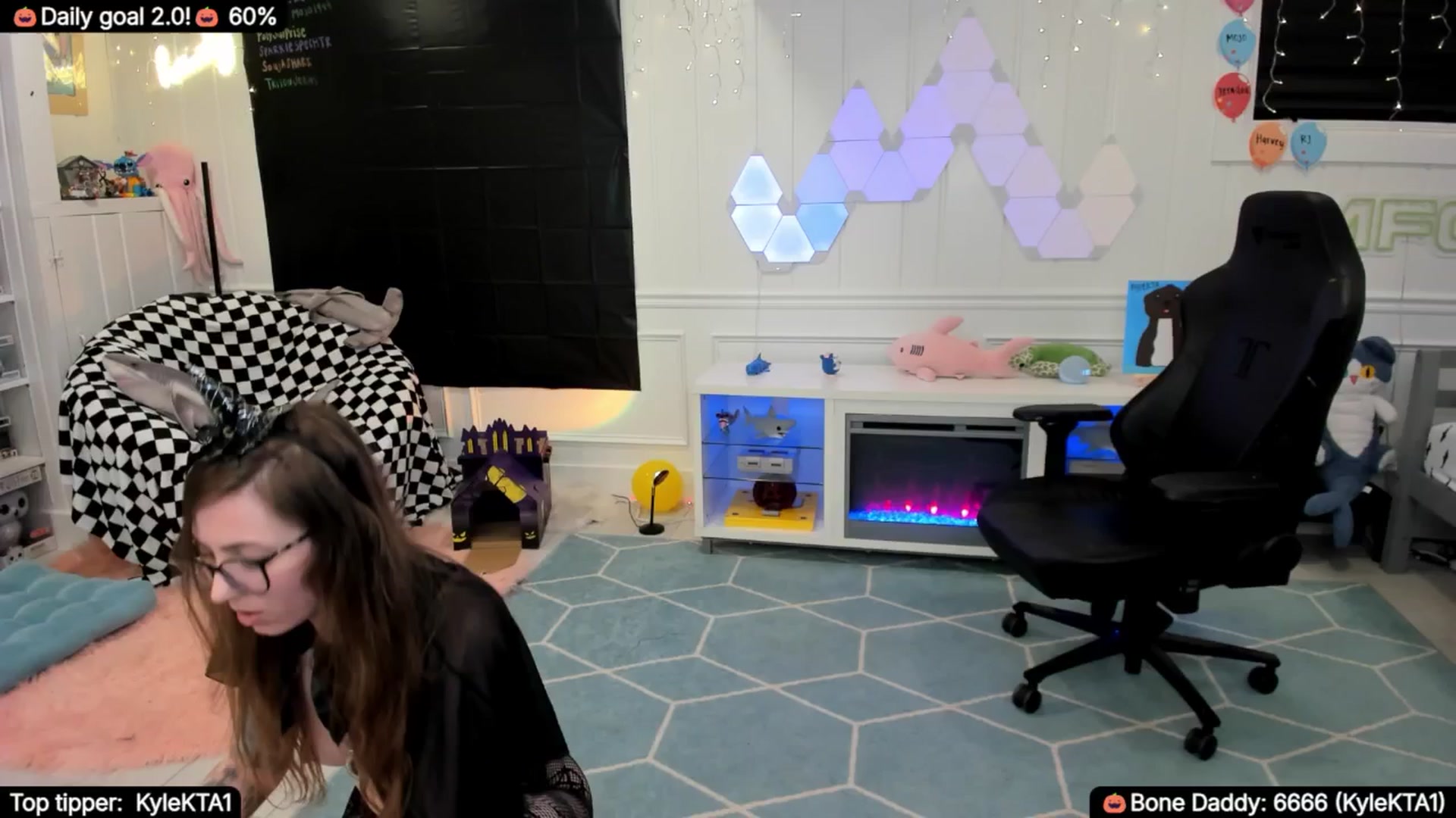 Gallery image thumbnail from TheSharkQueen's myfreecams stream on, 10/04/2025, 06:52 image 9 of 20
