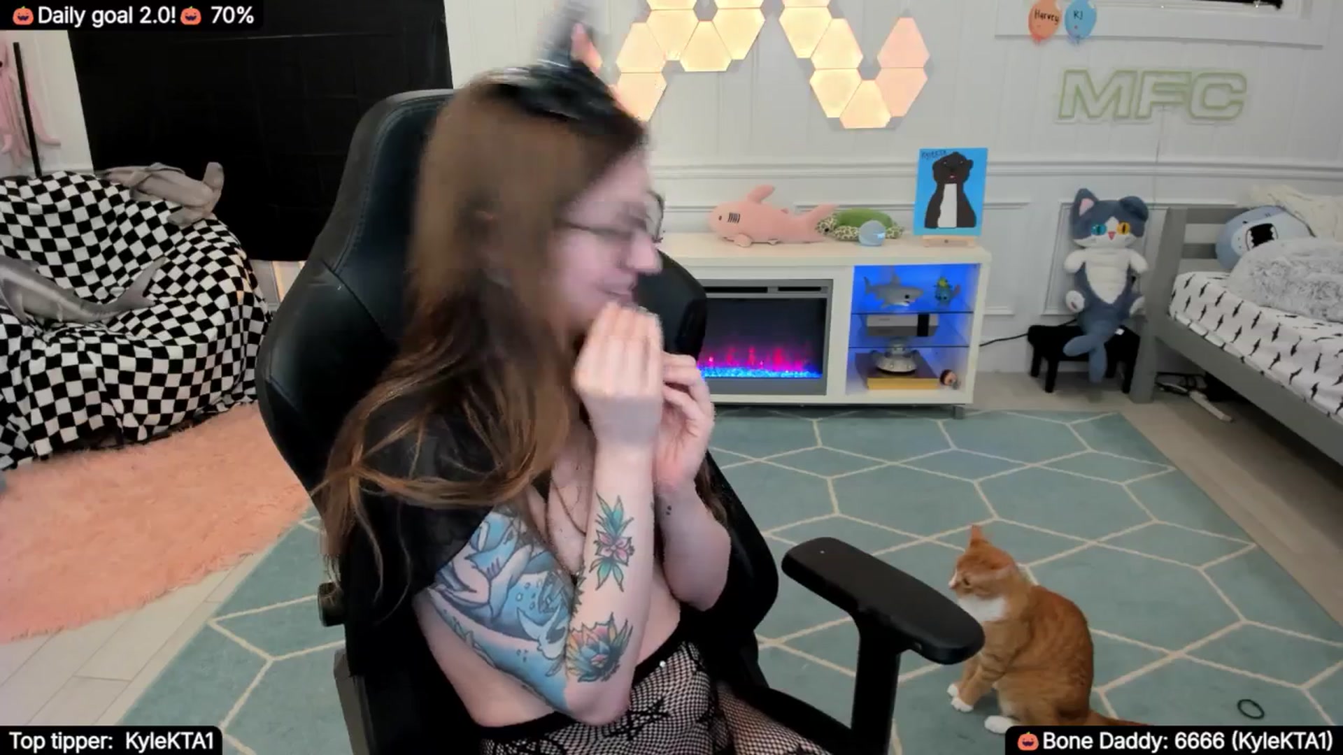 Gallery image thumbnail from TheSharkQueen's myfreecams stream on, 10/04/2025, 06:52 image 17 of 20