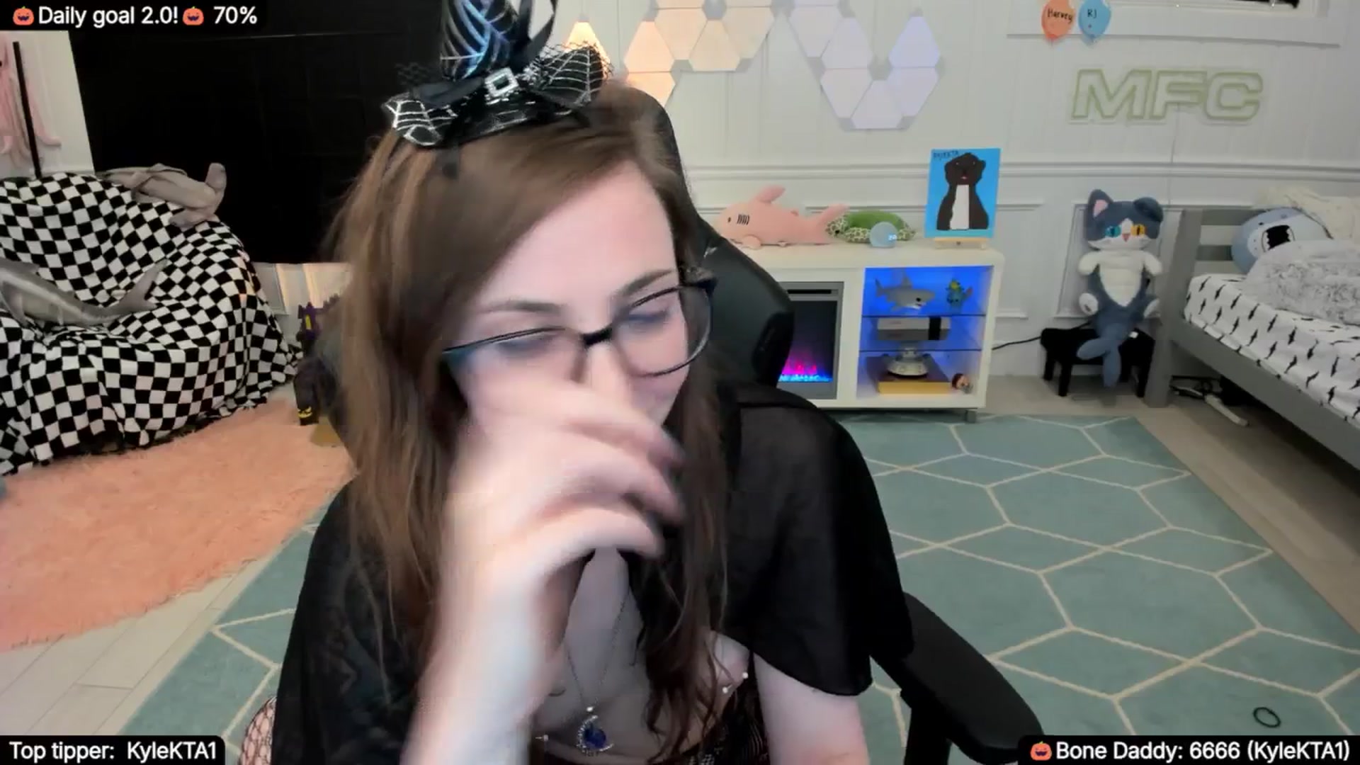 Gallery image thumbnail from TheSharkQueen's myfreecams stream on, 10/04/2025, 06:52 image 16 of 20