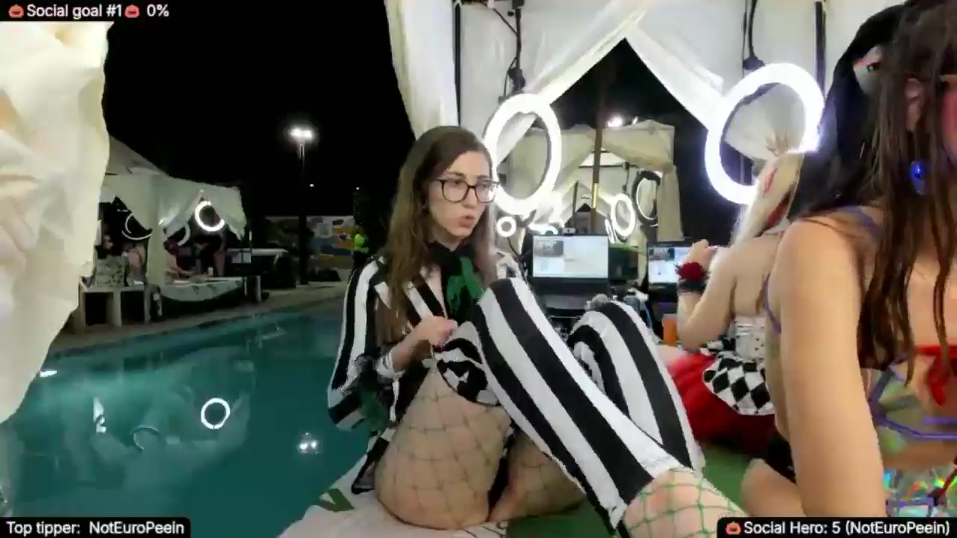 Gallery image thumbnail from TheSharkQueen's myfreecams stream on, 10/07/2025, 01:50 image 19 of 20