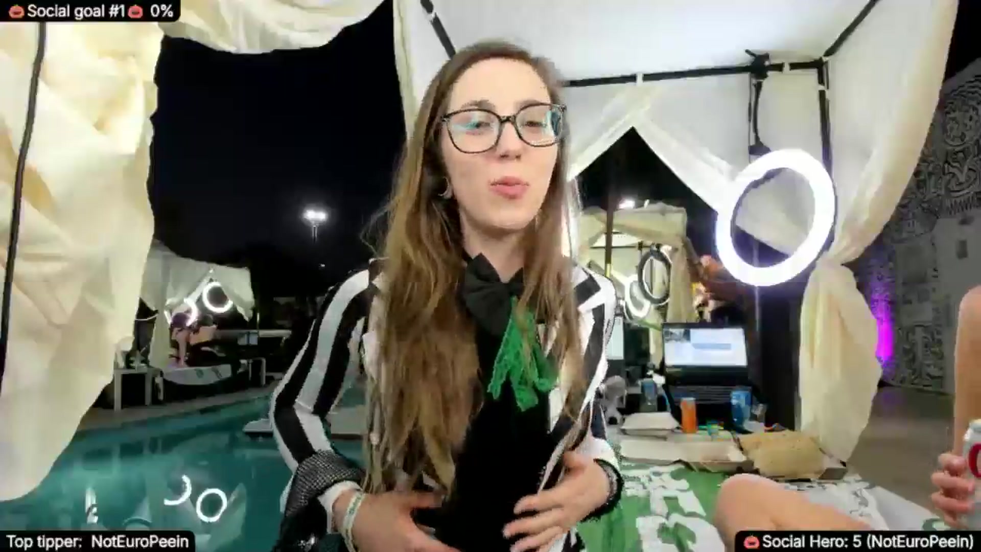 Gallery image thumbnail from TheSharkQueen's myfreecams stream on, 10/07/2025, 01:50 image 4 of 20