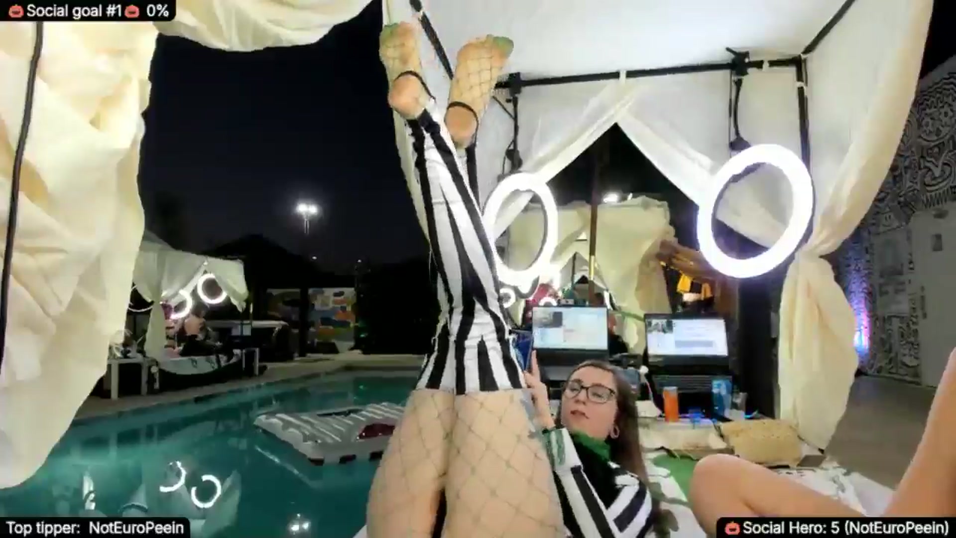 Gallery image thumbnail from TheSharkQueen's myfreecams stream on, 10/07/2025, 01:50 image 2 of 20