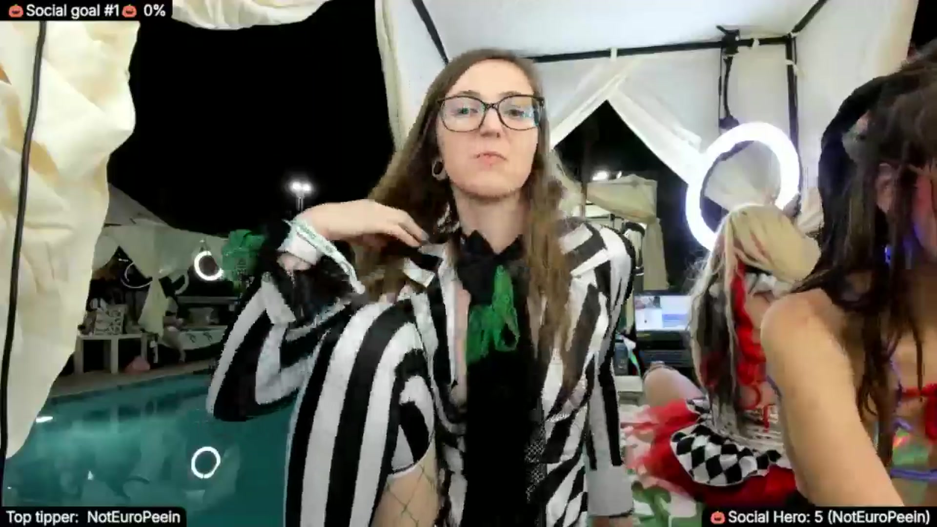 Gallery image thumbnail from TheSharkQueen's myfreecams stream on, 10/07/2025, 02:32 image 2 of 20