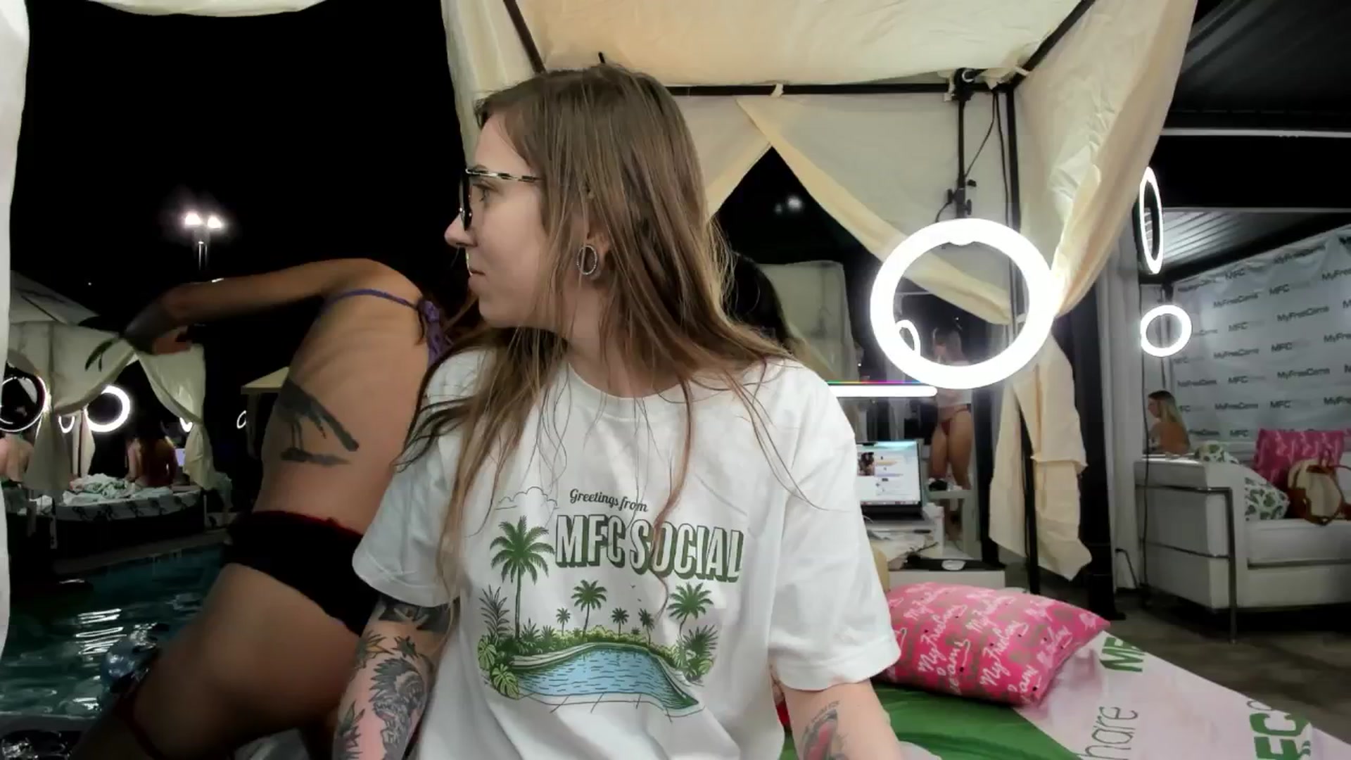 Gallery image thumbnail from TheSharkQueen's myfreecams stream on, 10/07/2025, 05:45 image 9 of 20