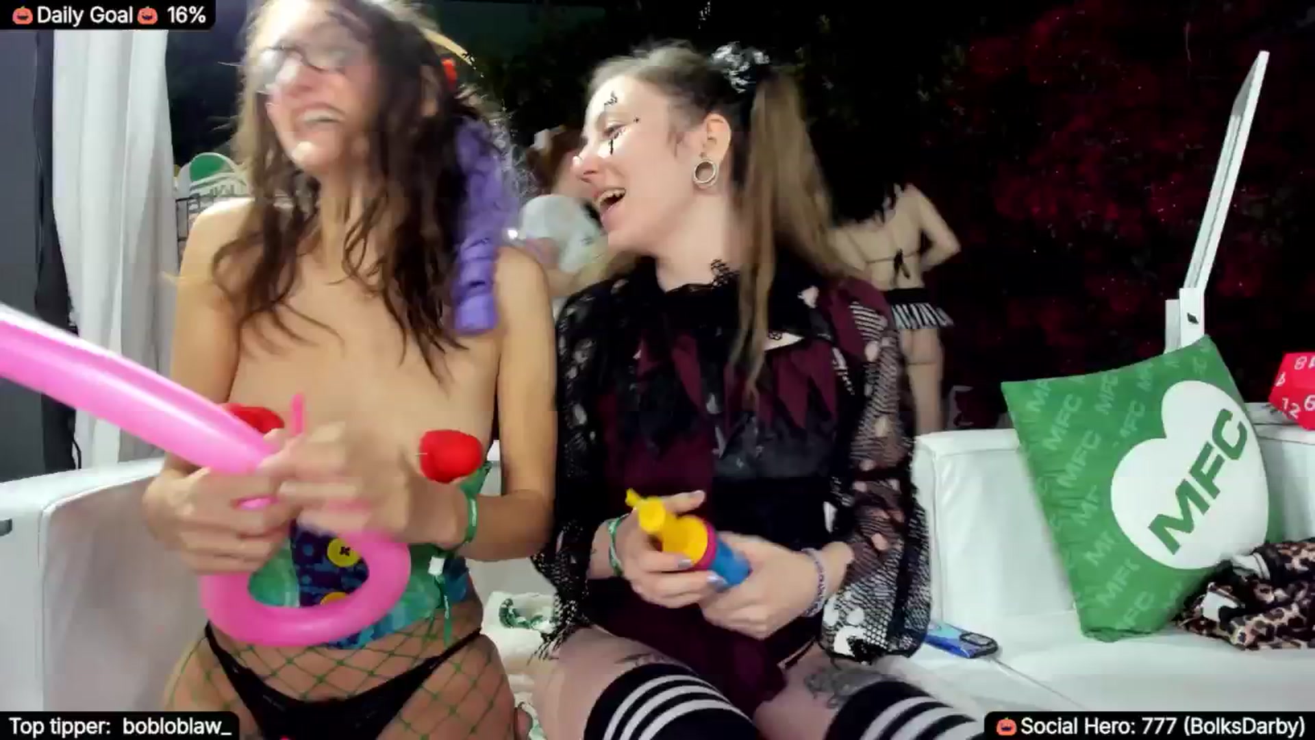 Gallery image thumbnail from TheSharkQueen's myfreecams stream on, 10/08/2025, 06:16 image 19 of 20