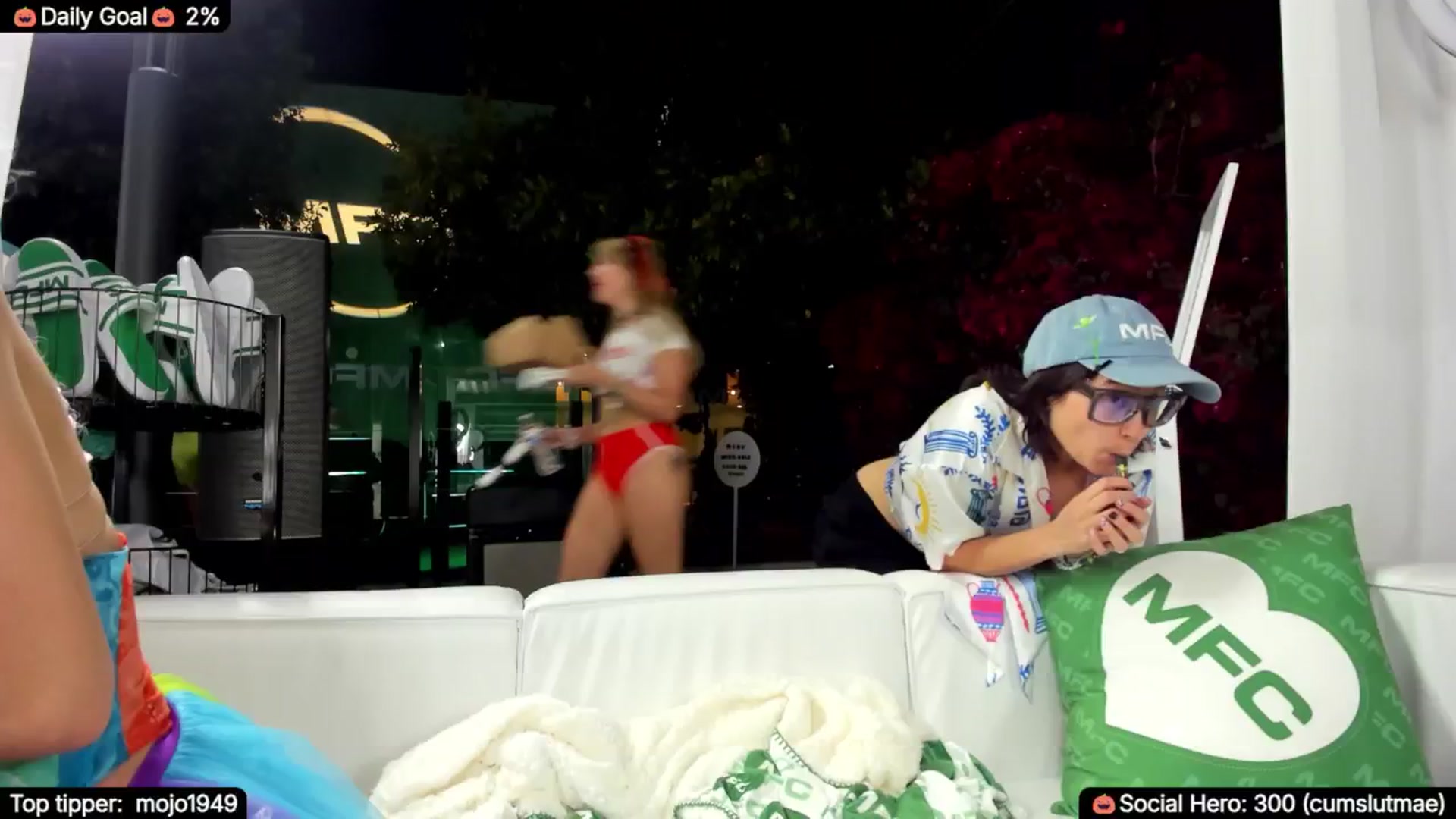 Gallery image thumbnail from TheSharkQueen's myfreecams stream on, 10/08/2025, 06:16 image 7 of 20