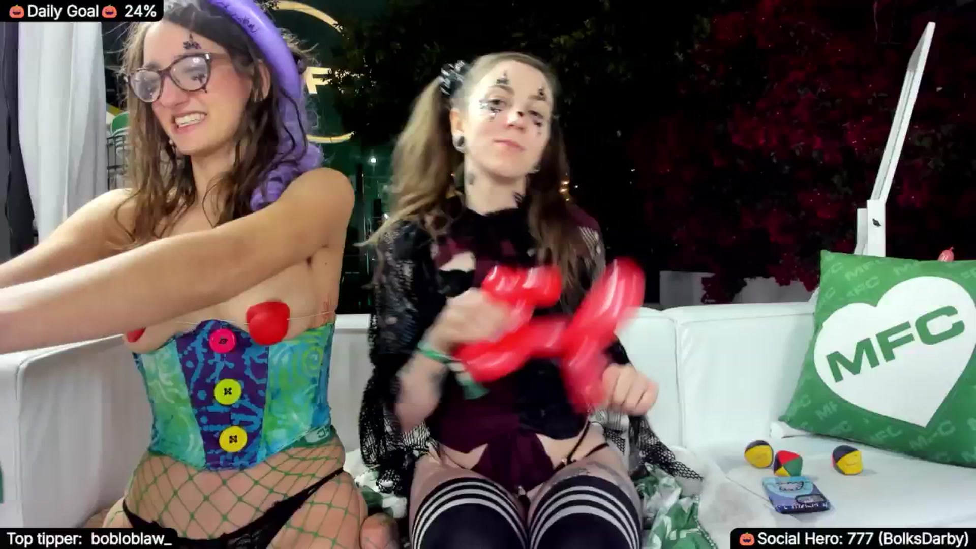 Gallery image thumbnail from TheSharkQueen's myfreecams stream on, 10/08/2025, 07:09 image 11 of 20