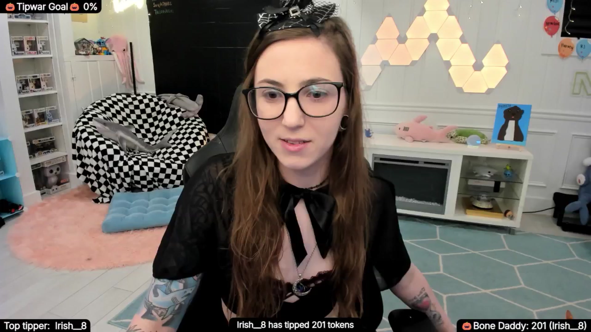 Gallery image thumbnail from TheSharkQueen's myfreecams stream on, 10/12/2025, 01:03 image 17 of 20