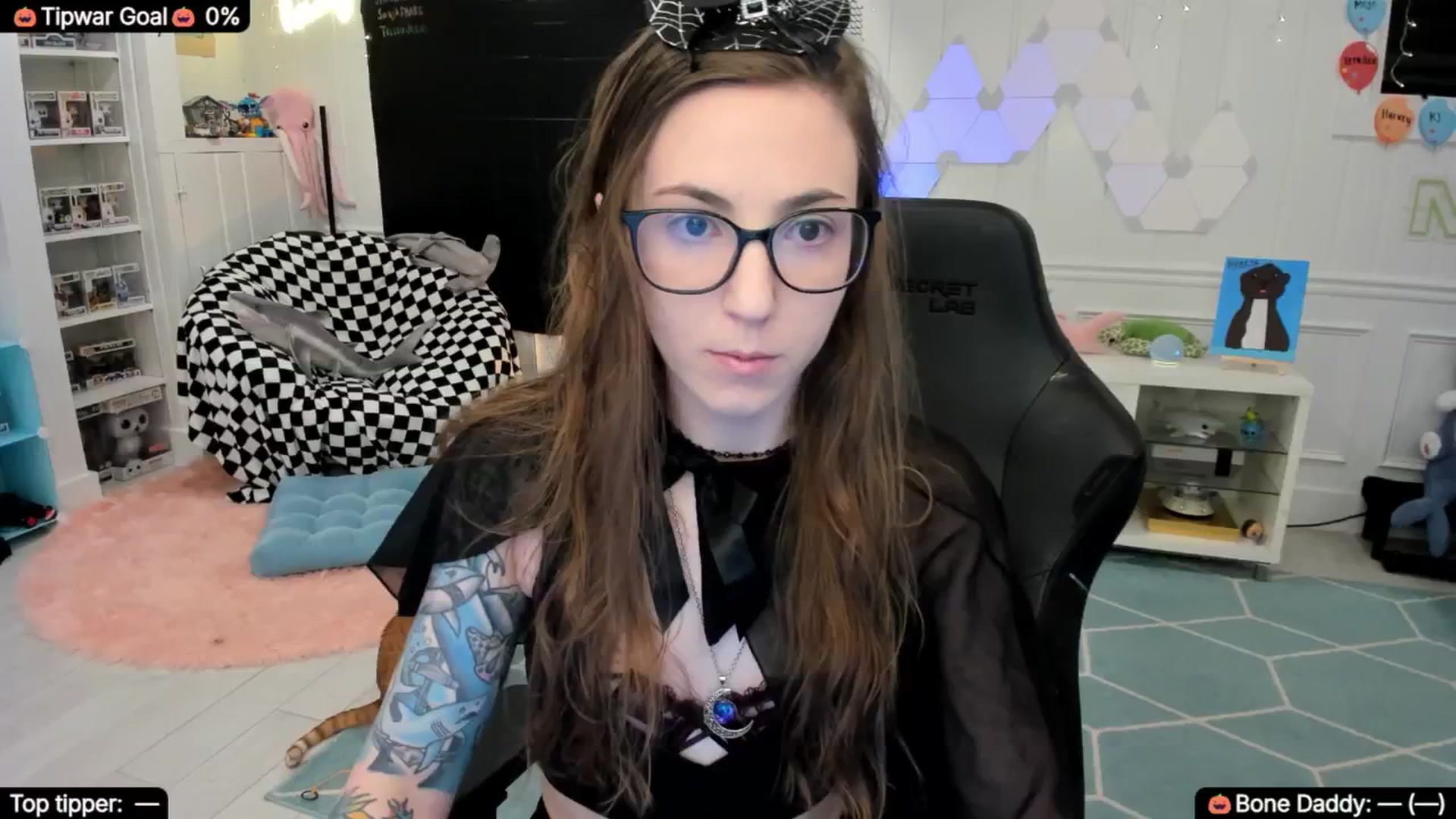 Gallery image thumbnail from TheSharkQueen's myfreecams stream on, 10/12/2025, 01:03 image 1 of 20