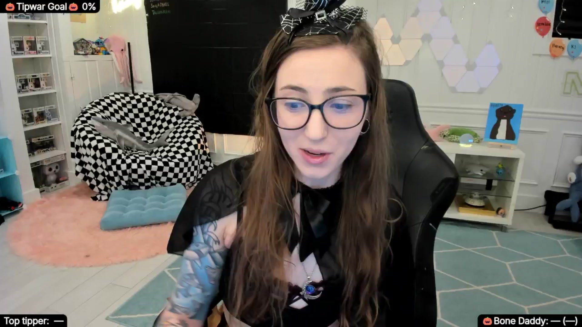Gallery image thumbnail from TheSharkQueen's myfreecams stream on, 10/12/2025, 01:03 image 4 of 20