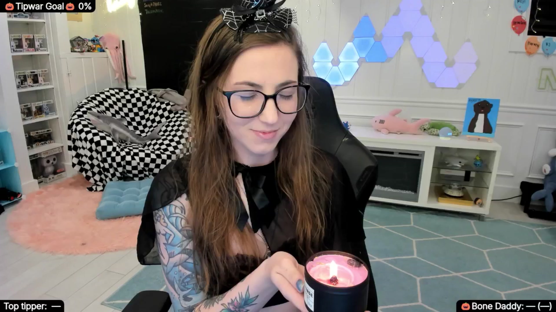 Gallery image thumbnail from TheSharkQueen's myfreecams stream on, 10/12/2025, 01:03 image 13 of 20