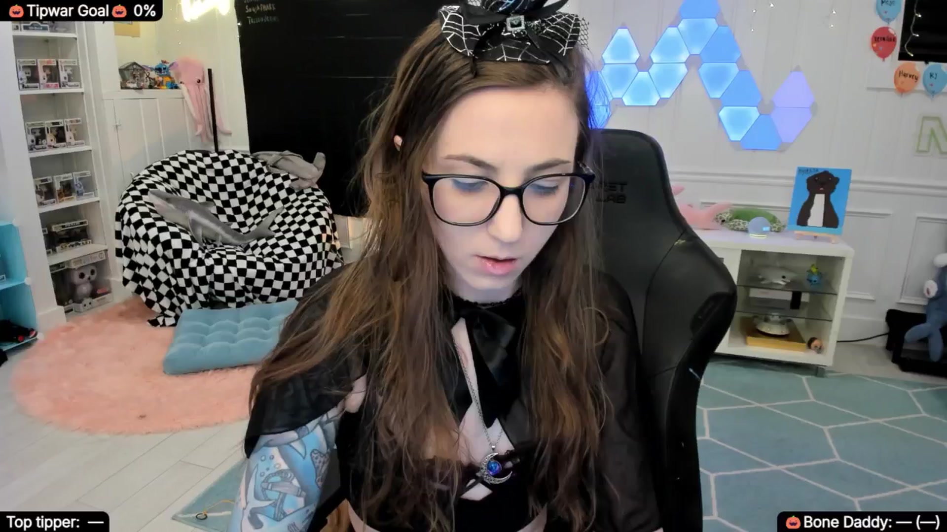 Gallery image thumbnail from TheSharkQueen's myfreecams stream on, 10/12/2025, 01:03 image 2 of 20