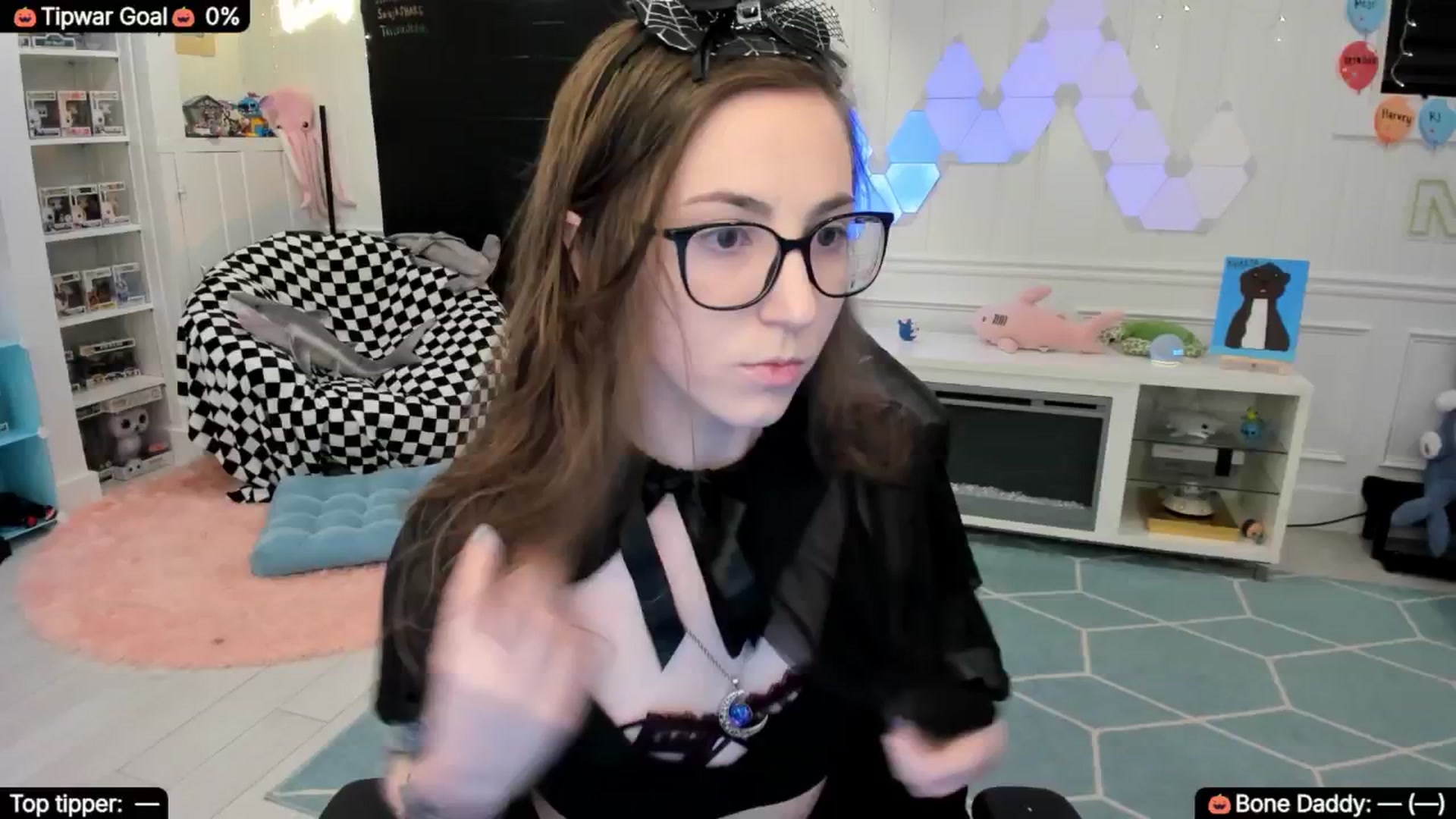 Gallery image thumbnail from TheSharkQueen's myfreecams stream on, 10/12/2025, 01:03 image 7 of 20