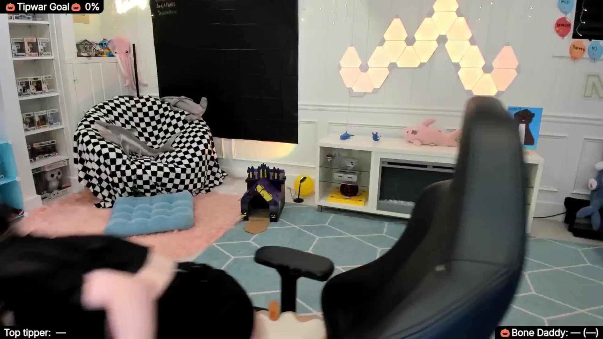 Gallery image thumbnail from TheSharkQueen's myfreecams stream on, 10/12/2025, 01:03 image 5 of 20