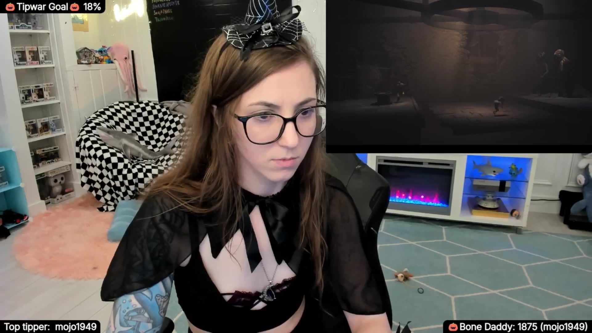 Gallery image thumbnail from TheSharkQueen's myfreecams stream on, 10/12/2025, 04:07 image 11 of 20
