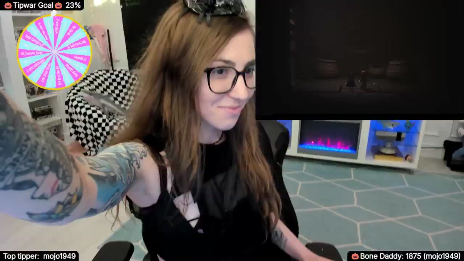 Gallery image thumbnail from TheSharkQueen's myfreecams stream on, 10/12/2025, 04:07 image 17 of 20