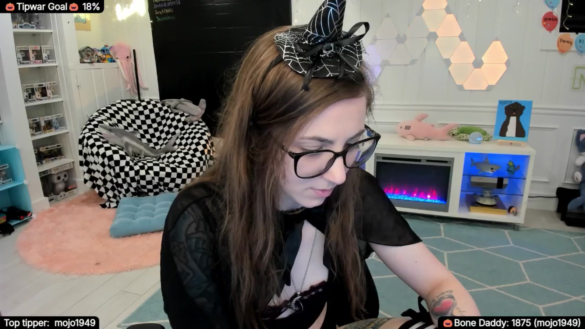 Gallery image thumbnail from TheSharkQueen's myfreecams stream on, 10/12/2025, 04:07 image 8 of 20