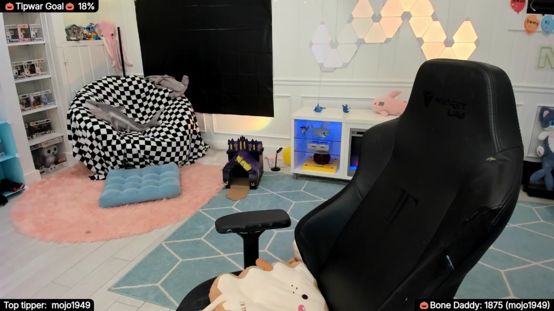 Gallery image thumbnail from TheSharkQueen's myfreecams stream on, 10/12/2025, 04:07 image 5 of 20