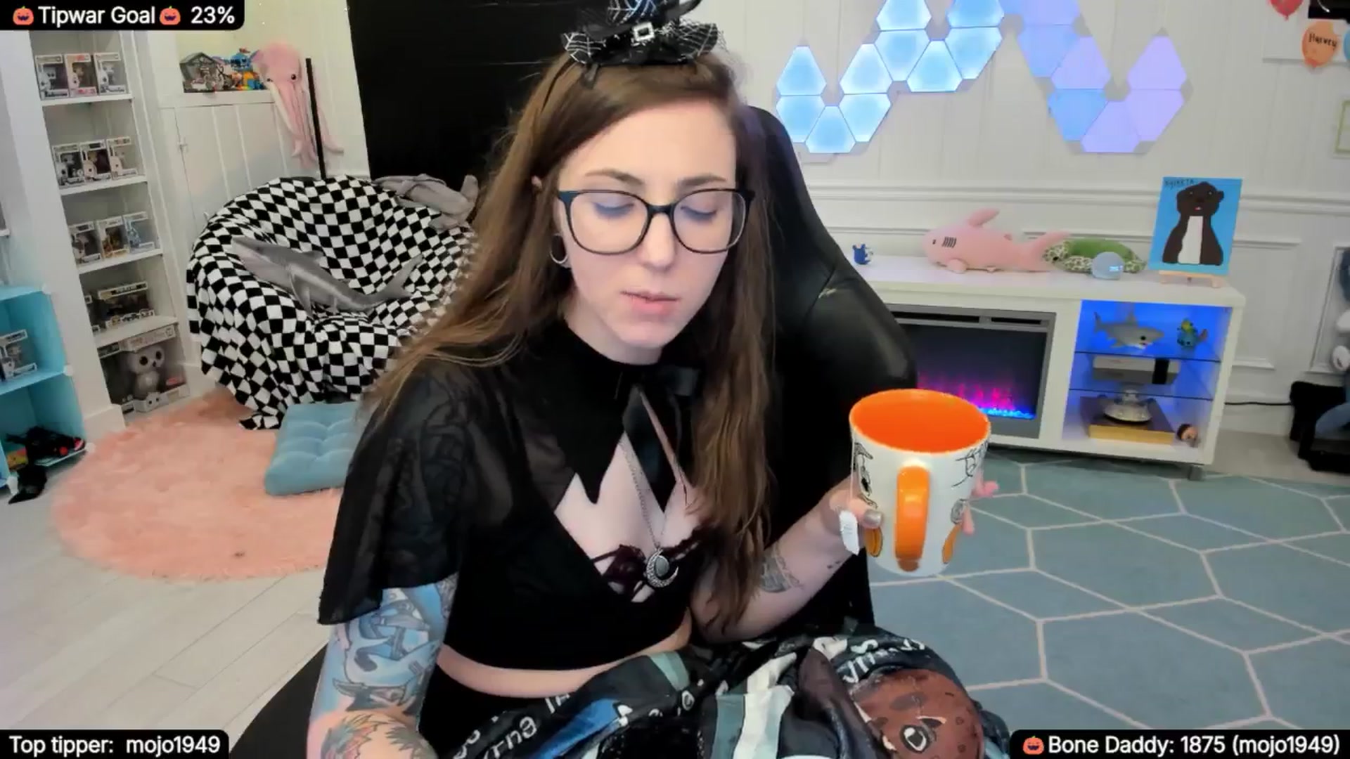 Gallery image thumbnail from TheSharkQueen's myfreecams stream on, 10/12/2025, 04:07 image 20 of 20