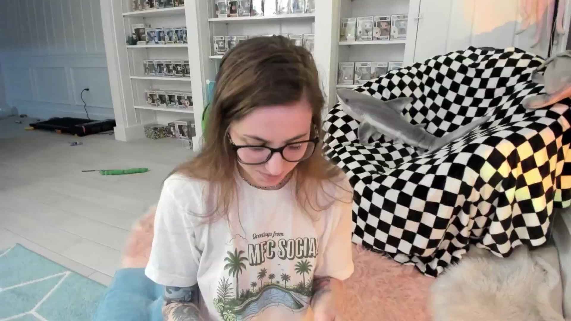 Gallery image thumbnail from TheSharkQueen's myfreecams stream on, 10/14/2025, 05:57 image 10 of 20