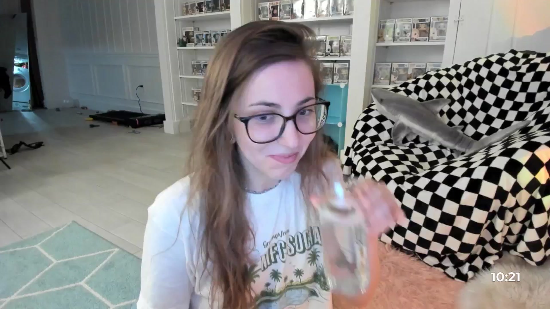 Gallery image thumbnail from TheSharkQueen's myfreecams stream on, 10/14/2025, 05:57 image 16 of 20