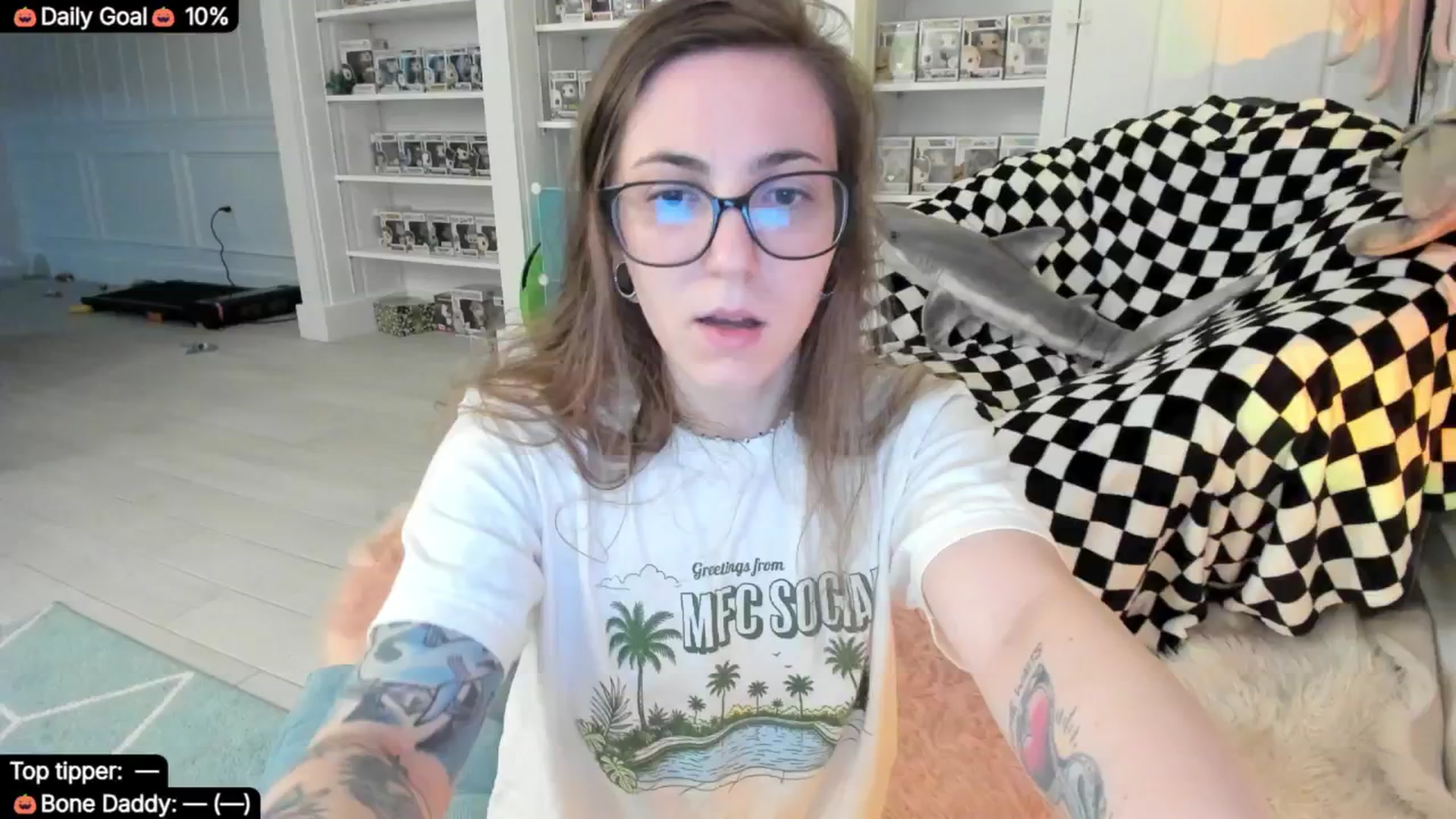 Gallery image thumbnail from TheSharkQueen's myfreecams stream on, 10/14/2025, 05:57 image 3 of 20