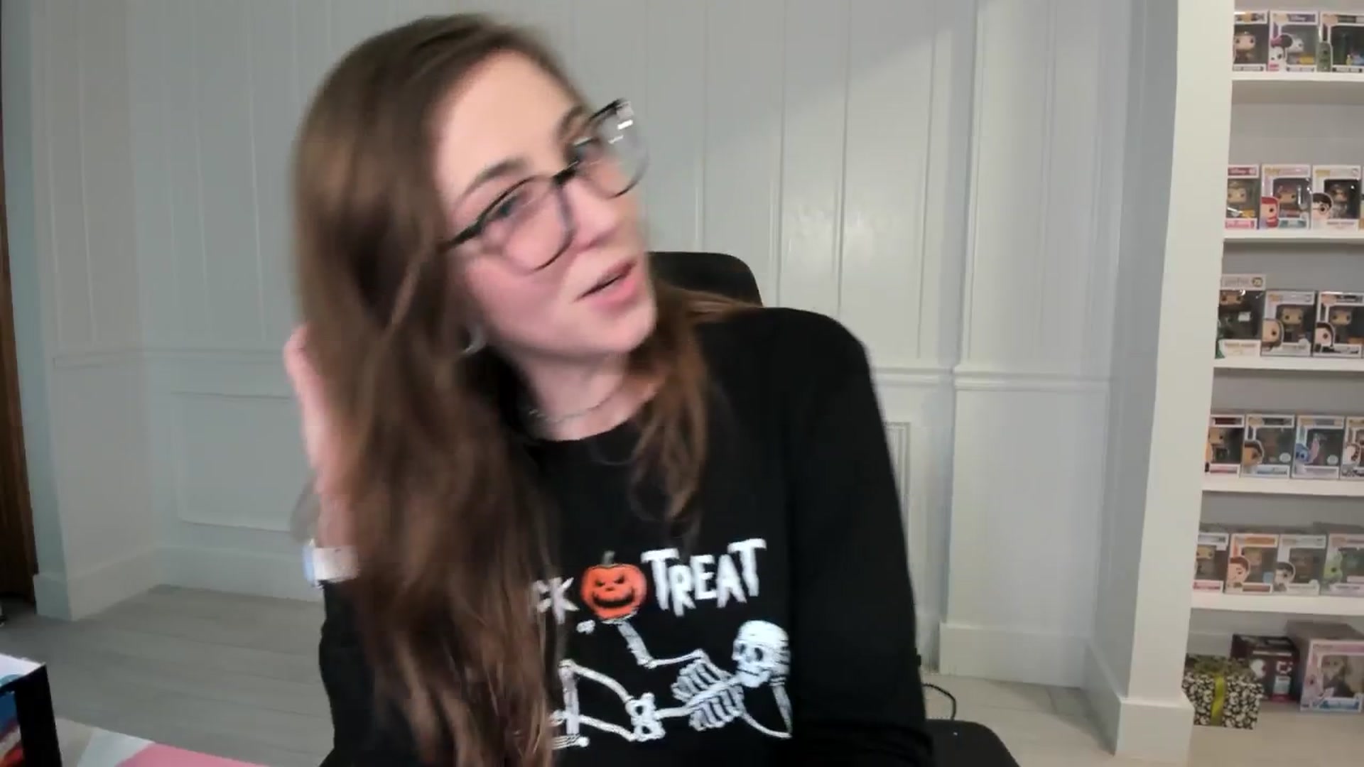 Gallery image thumbnail from TheSharkQueen's myfreecams stream on, 10/26/2025, 09:23 image 10 of 20