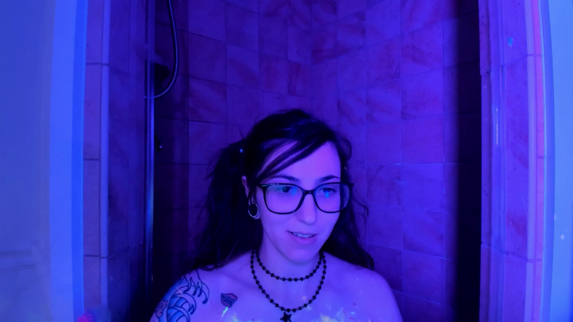 Gallery image thumbnail from TheSharkQueen's myfreecams stream on, 10/29/2025, 05:00 image 9 of 20