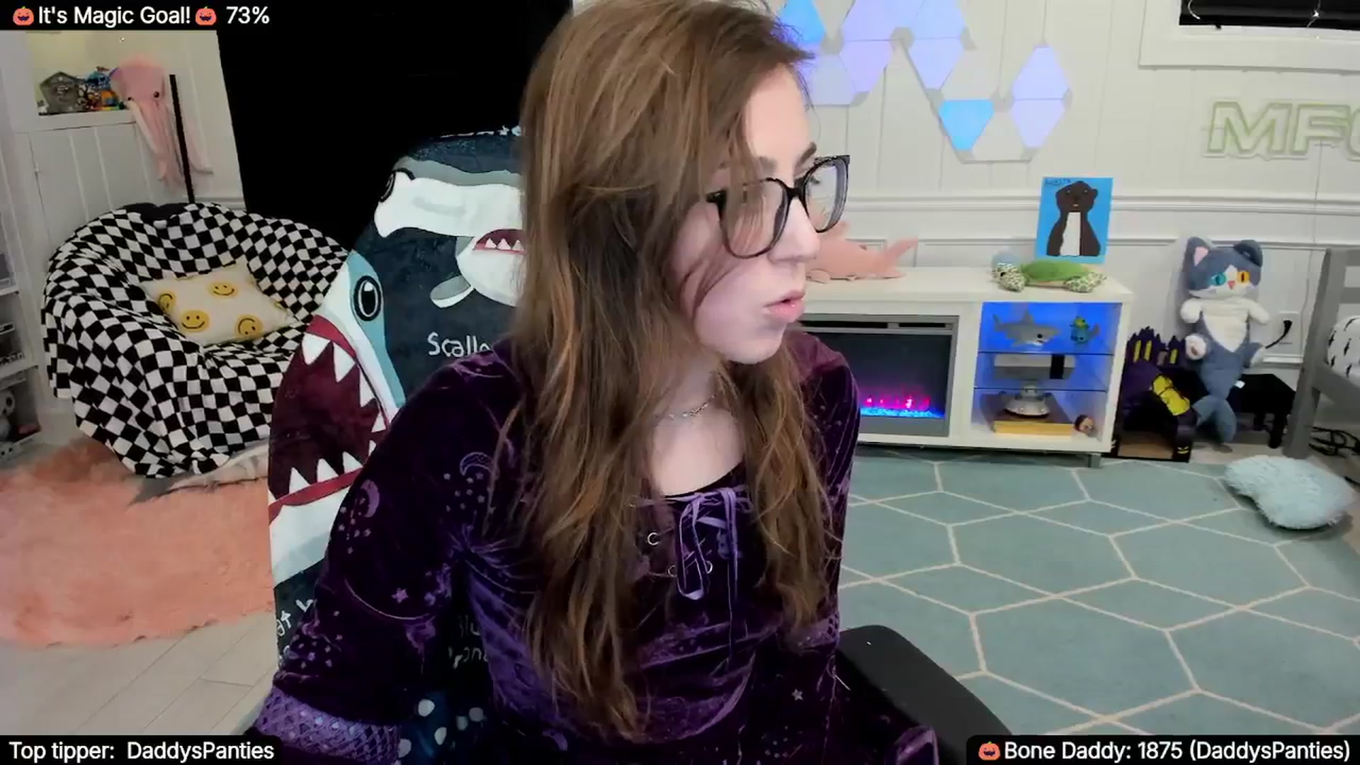 Gallery image thumbnail from TheSharkQueen's myfreecams stream on, 10/31/2025, 08:28 image 6 of 20