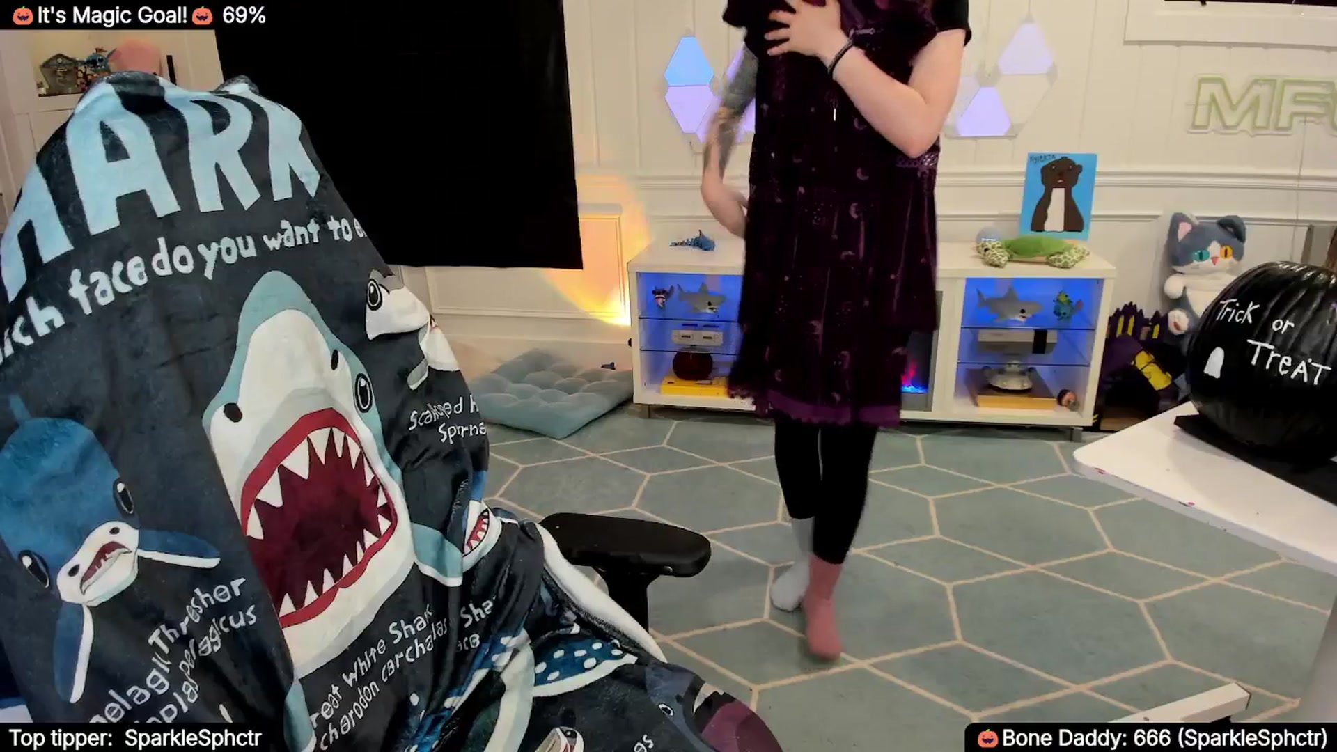 Gallery image thumbnail from TheSharkQueen's myfreecams stream on, 10/31/2025, 08:28 image 2 of 20