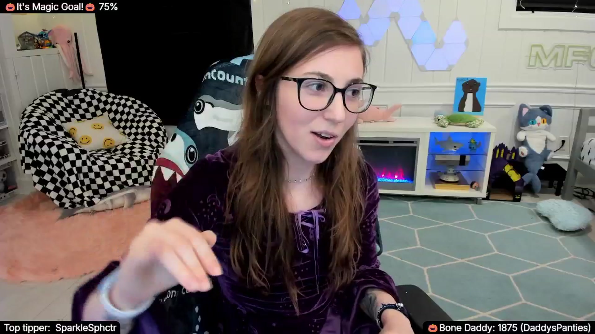 Gallery image thumbnail from TheSharkQueen's myfreecams stream on, 10/31/2025, 08:28 image 7 of 20