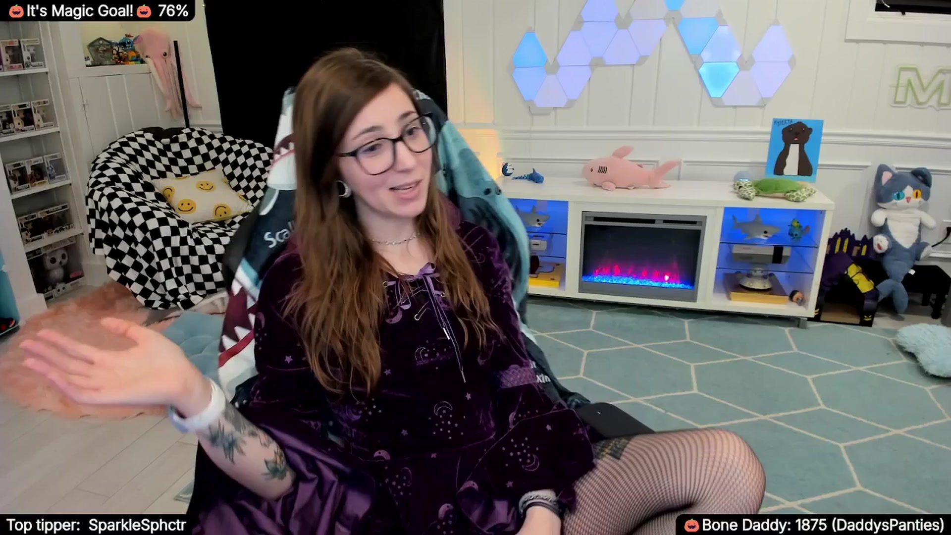 Gallery image thumbnail from TheSharkQueen's myfreecams stream on, 10/31/2025, 08:28 image 13 of 20