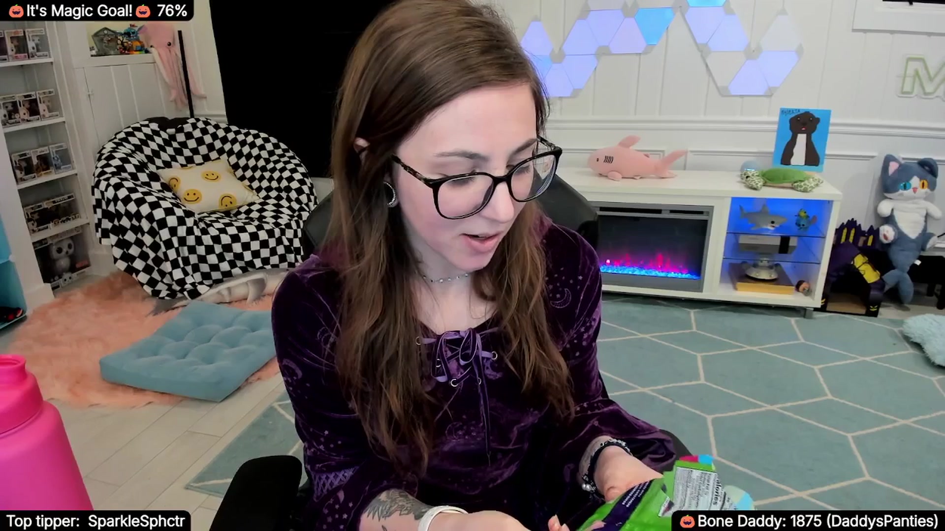 Gallery image thumbnail from TheSharkQueen's myfreecams stream on, 10/31/2025, 08:28 image 18 of 20