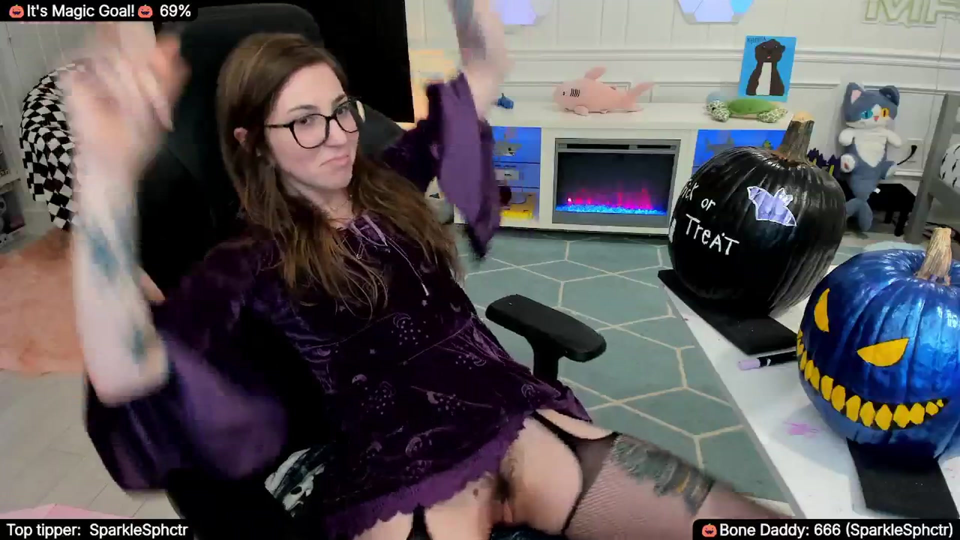 Gallery image thumbnail from TheSharkQueen's myfreecams stream on, 10/31/2025, 08:28 image 5 of 20