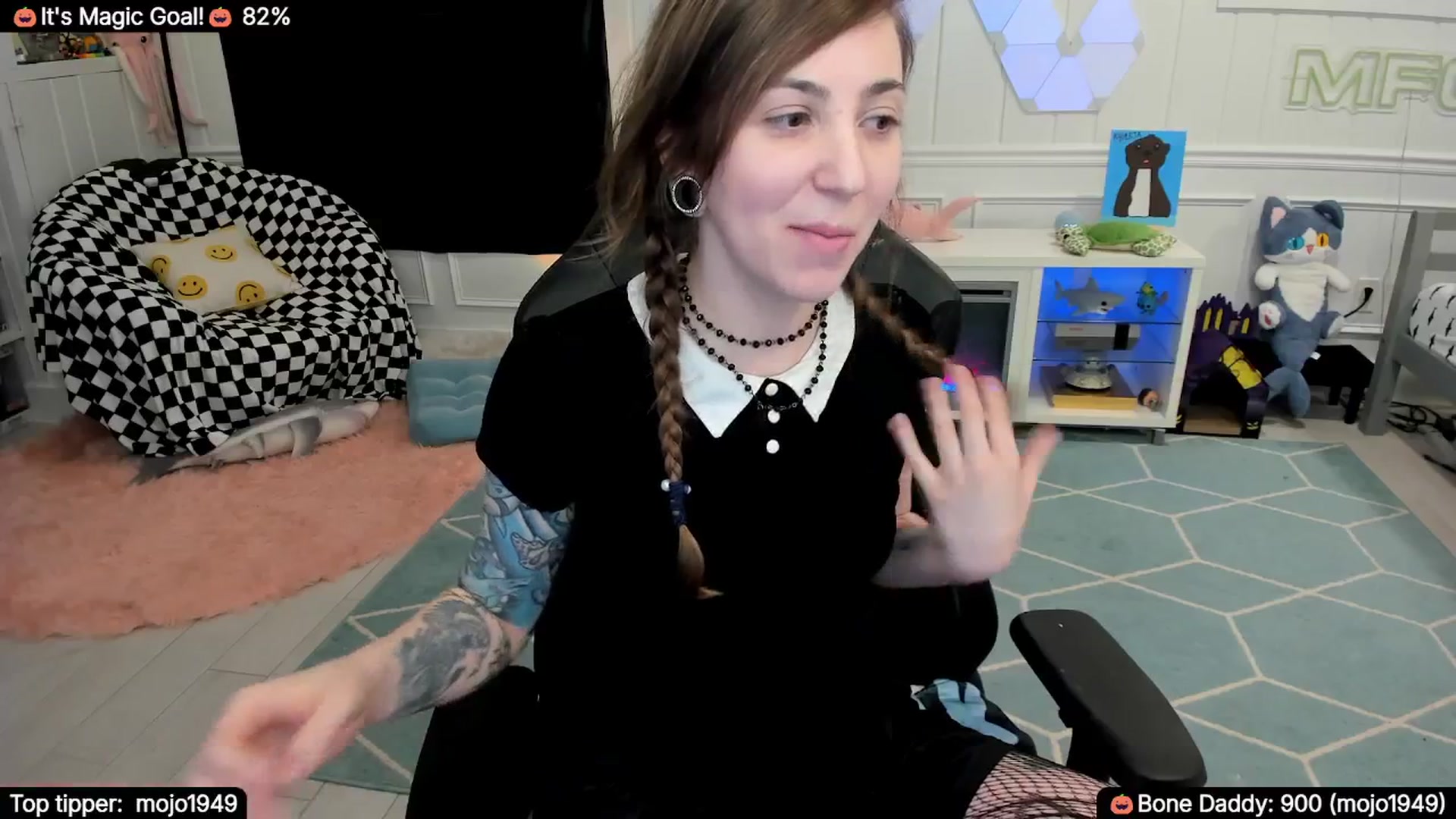Gallery image thumbnail from TheSharkQueen's myfreecams stream on, 11/01/2025, 05:41 image 6 of 20