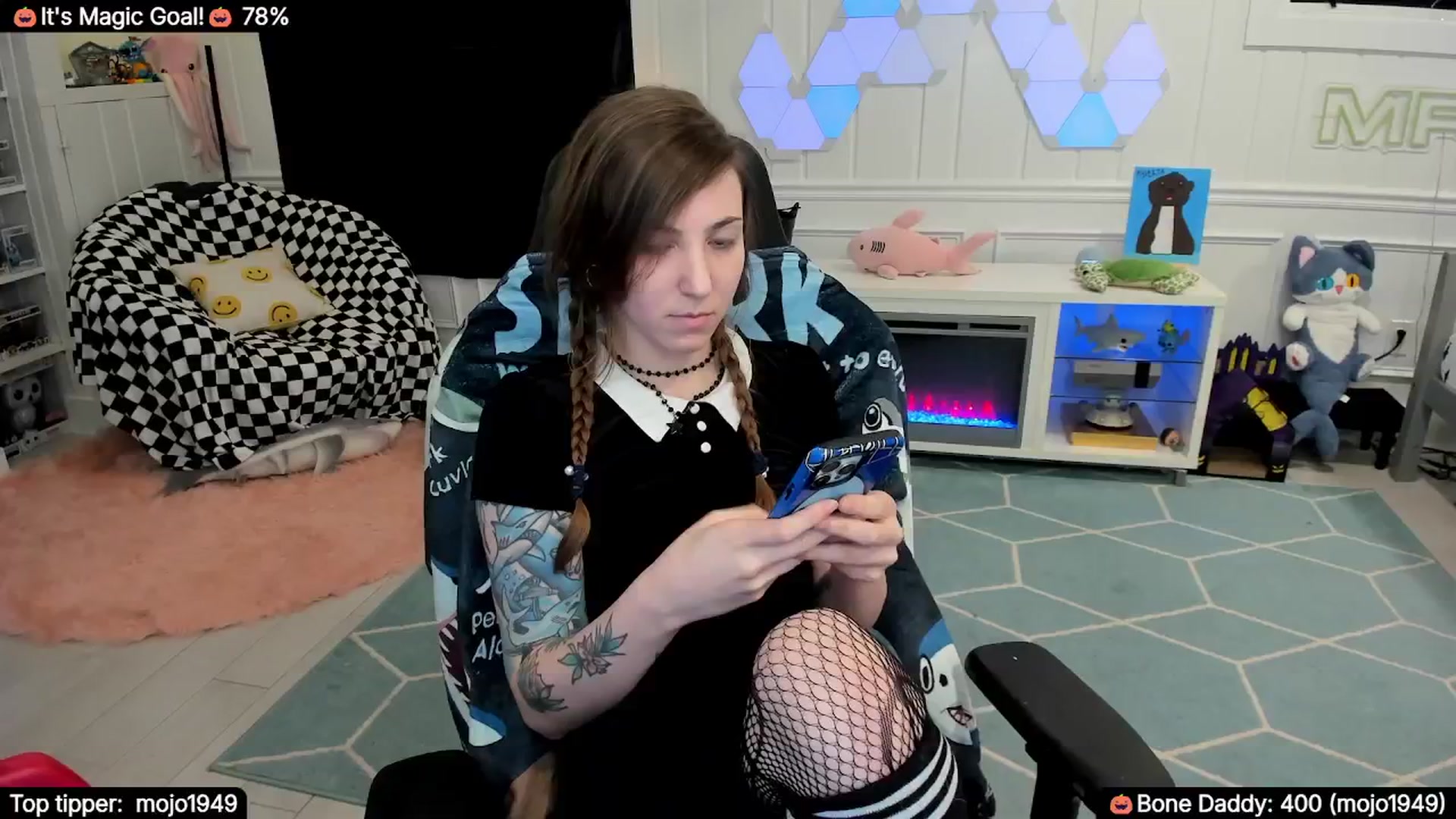 Gallery image thumbnail from TheSharkQueen's myfreecams stream on, 11/01/2025, 05:41 image 2 of 20