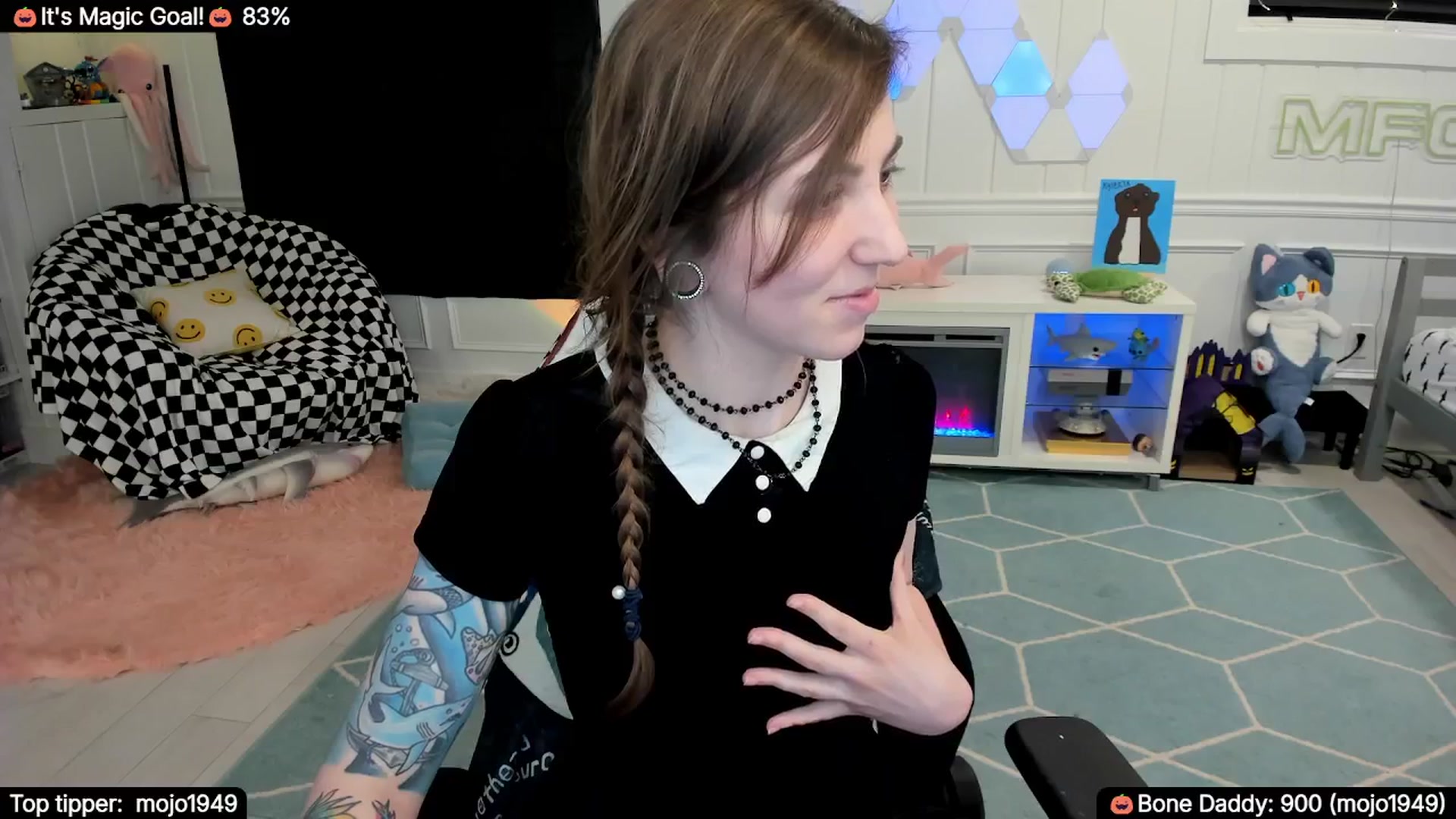 Gallery image thumbnail from TheSharkQueen's myfreecams stream on, 11/01/2025, 05:41 image 9 of 20