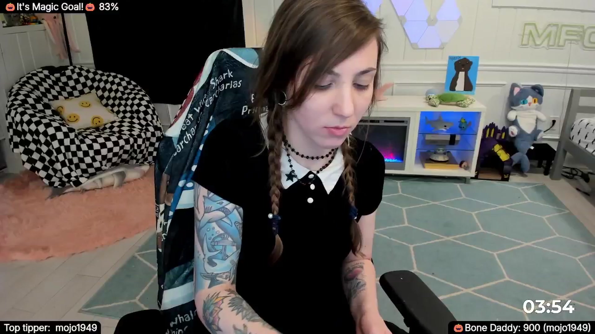 Gallery image thumbnail from TheSharkQueen's myfreecams stream on, 11/01/2025, 05:41 image 16 of 20