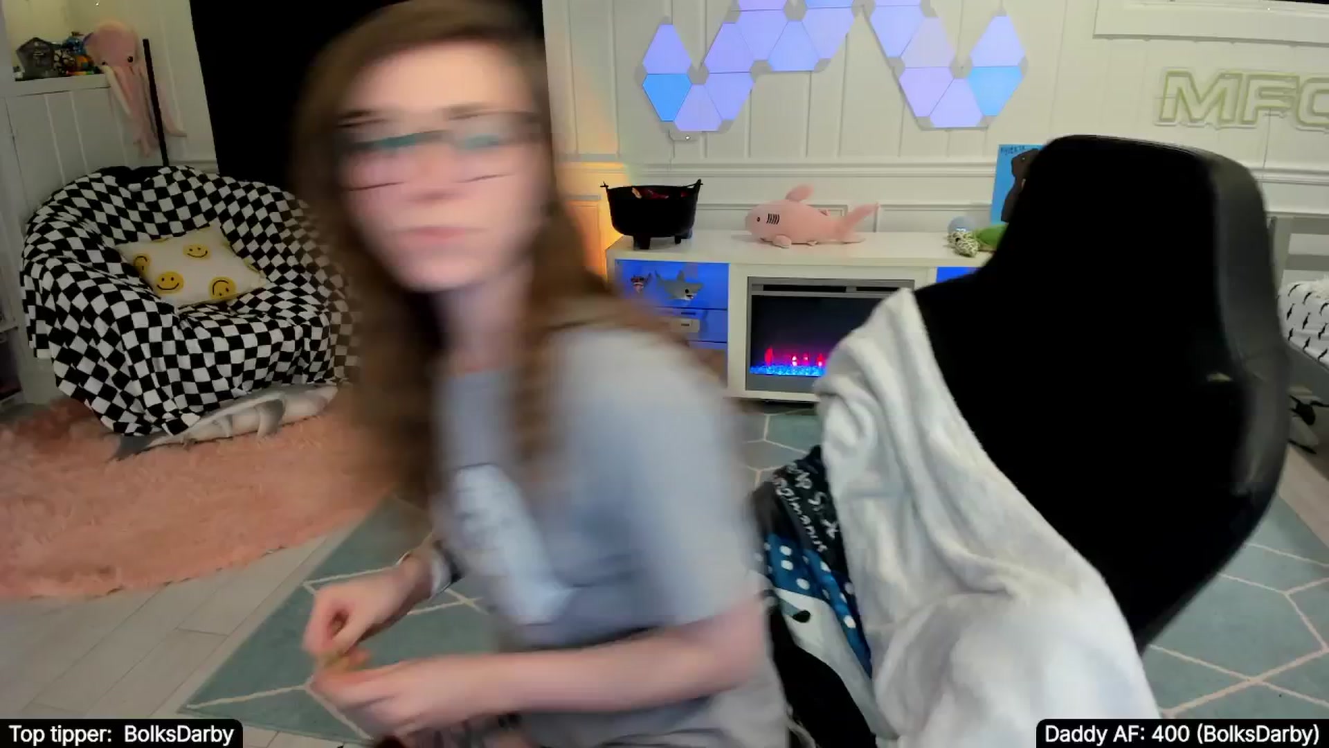 Gallery image thumbnail from TheSharkQueen's myfreecams stream on, 11/01/2025, 09:35 image 1 of 20