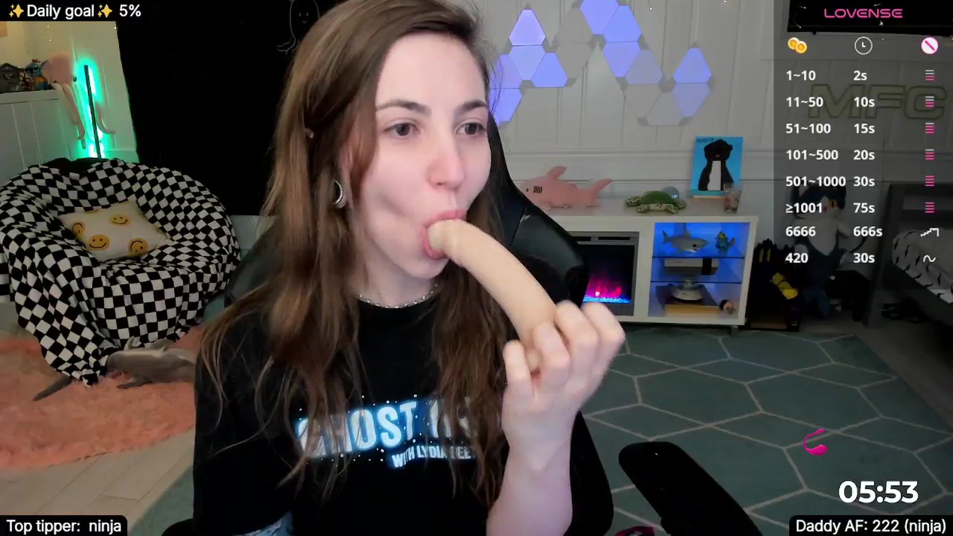 Gallery image thumbnail from TheSharkQueen's myfreecams stream on, 11/08/2025, 04:47 image 16 of 20