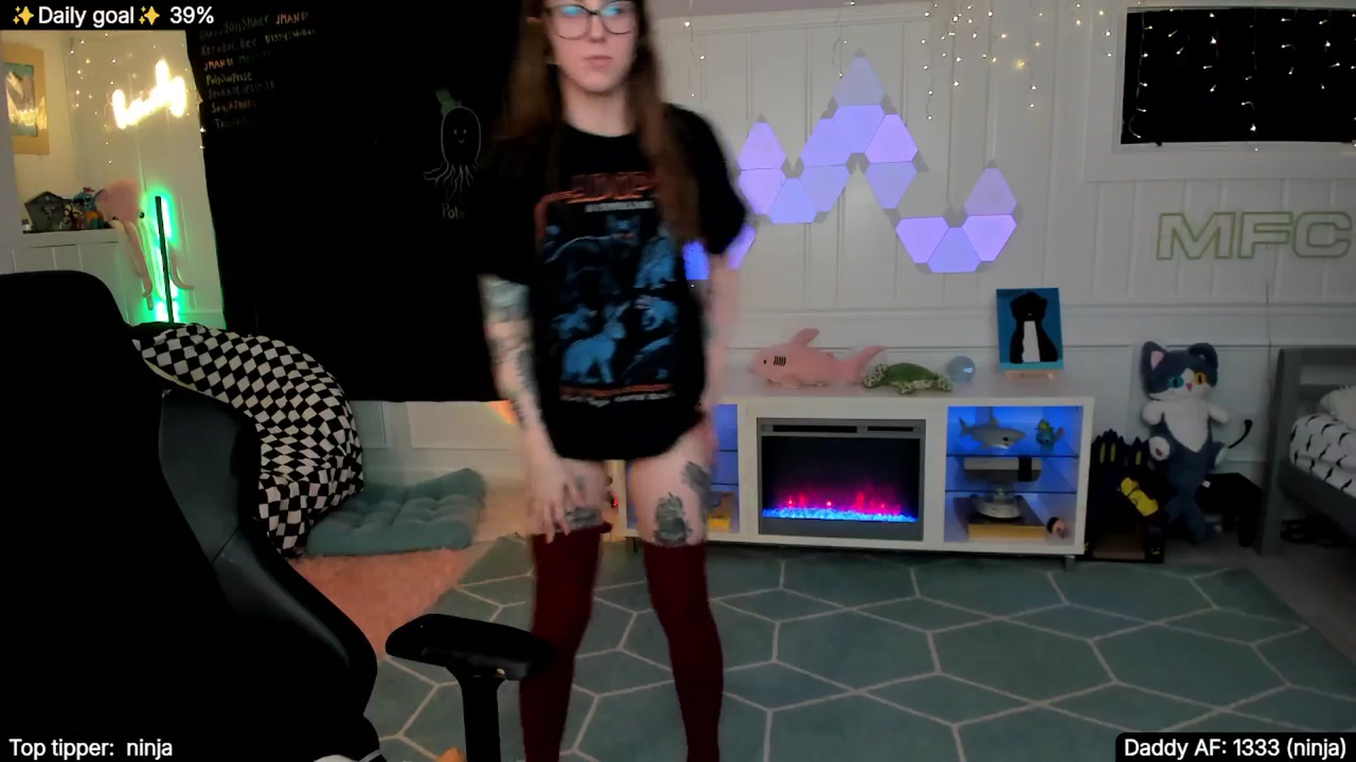 Gallery image thumbnail from TheSharkQueen's myfreecams stream on, 11/09/2025, 10:02 image 13 of 20