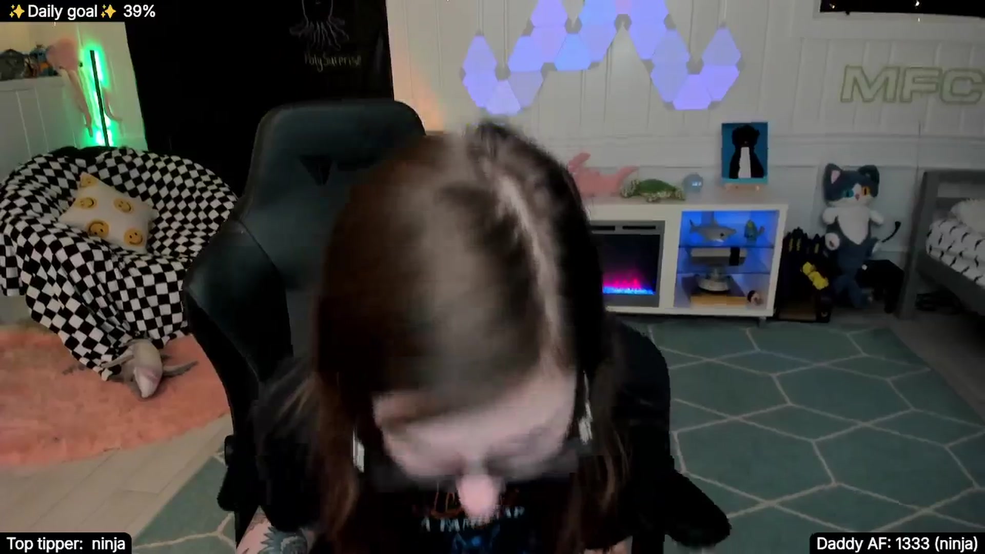 Gallery image thumbnail from TheSharkQueen's myfreecams stream on, 11/09/2025, 10:02 image 12 of 20