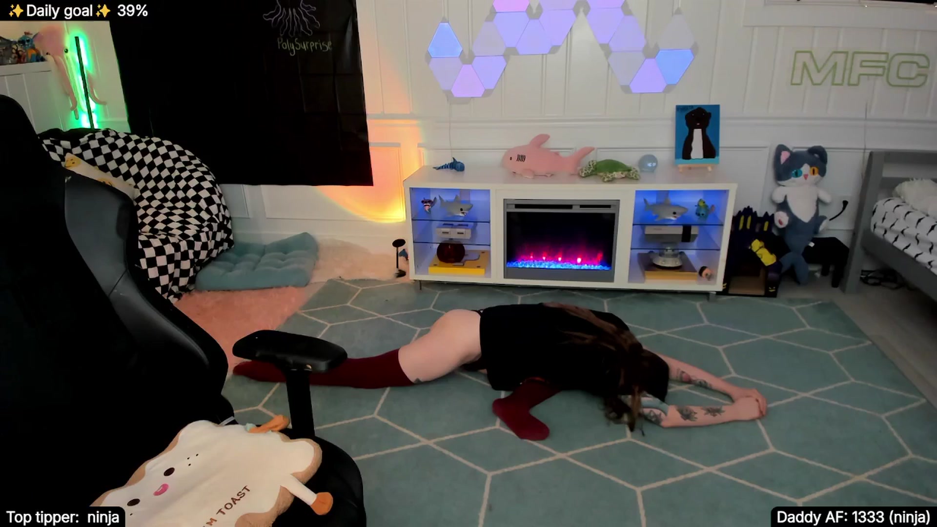 Gallery image thumbnail from TheSharkQueen's myfreecams stream on, 11/09/2025, 10:02 image 14 of 20